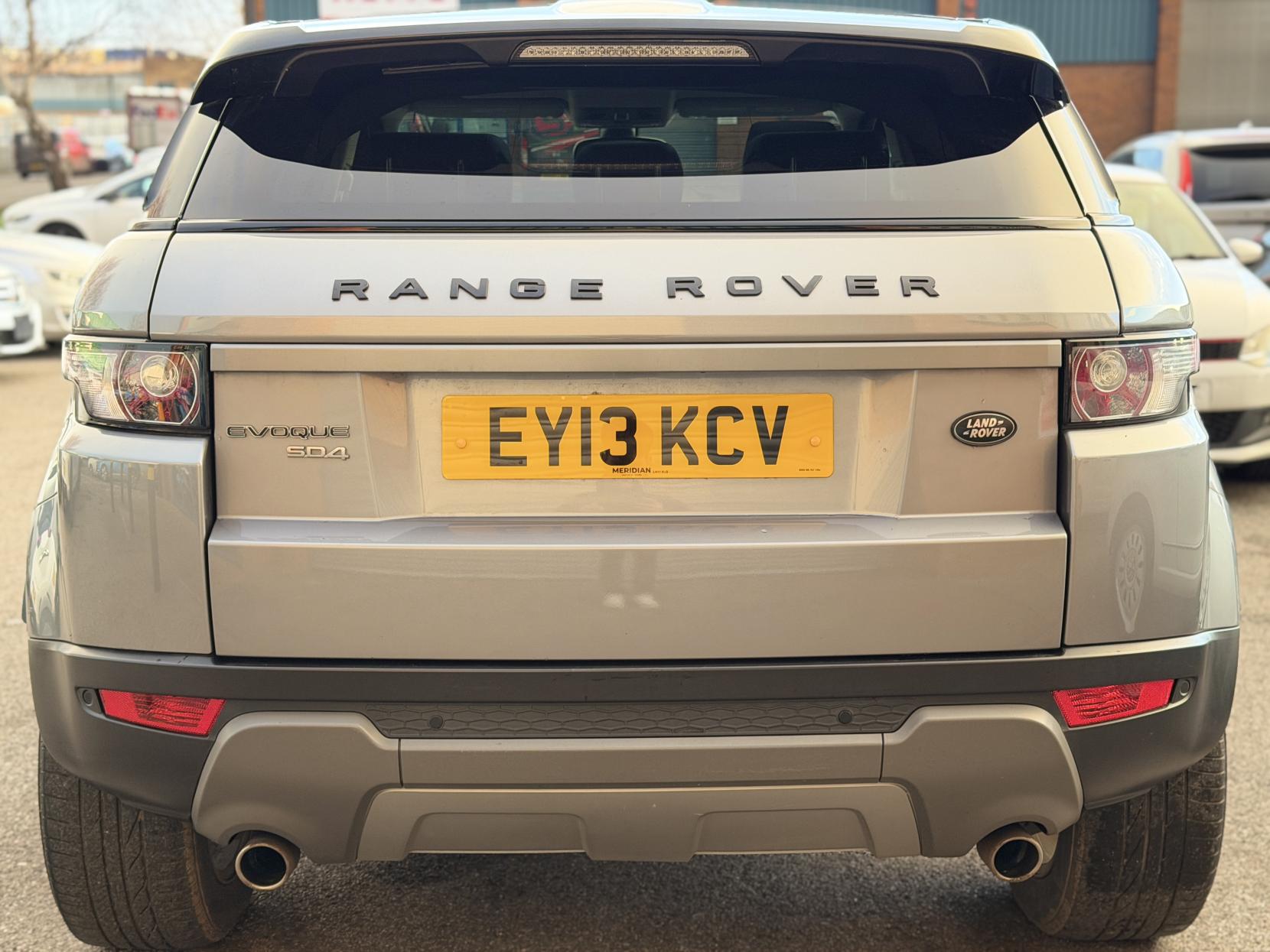Land Rover Range Rover Evoque 2.2 SD4 Pure SUV 5dr Diesel Auto 4WD Euro 5 (190 ps)