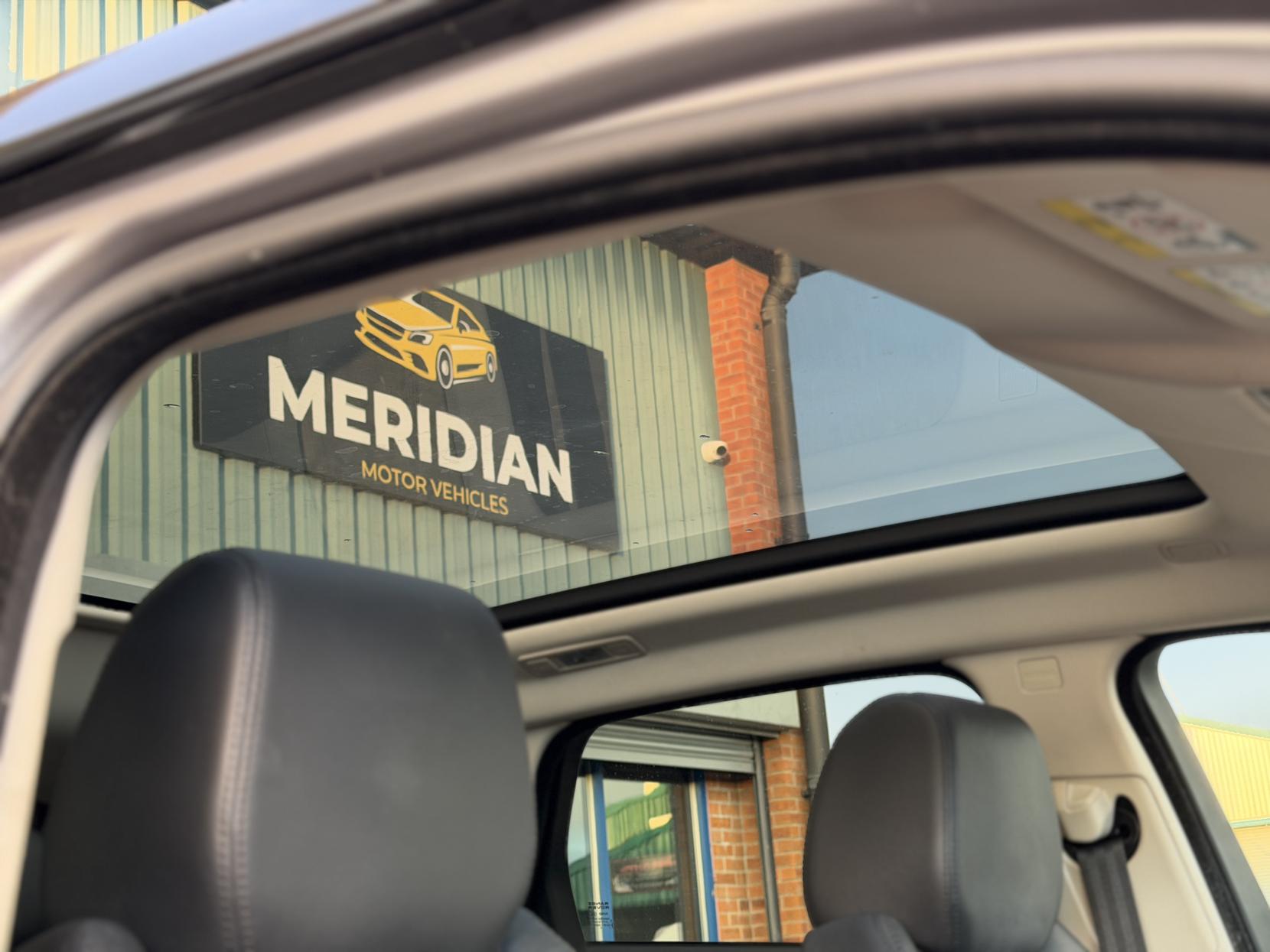 Land Rover Range Rover Evoque 2.2 SD4 Pure SUV 5dr Diesel Auto 4WD Euro 5 (190 ps)