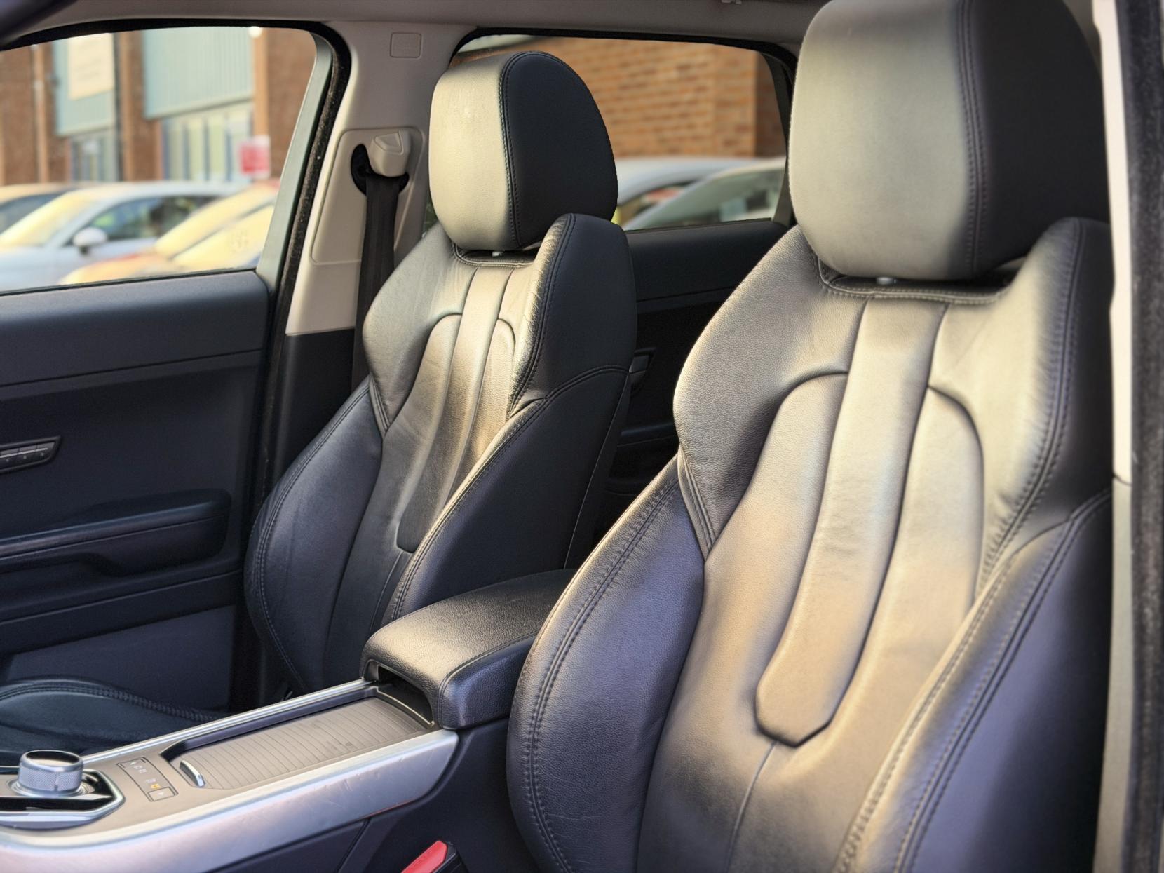 Land Rover Range Rover Evoque 2.2 SD4 Pure SUV 5dr Diesel Auto 4WD Euro 5 (190 ps)