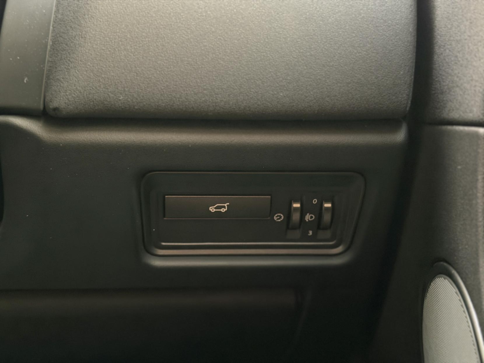 Land Rover Range Rover Evoque 2.2 SD4 Pure SUV 5dr Diesel Auto 4WD Euro 5 (190 ps)