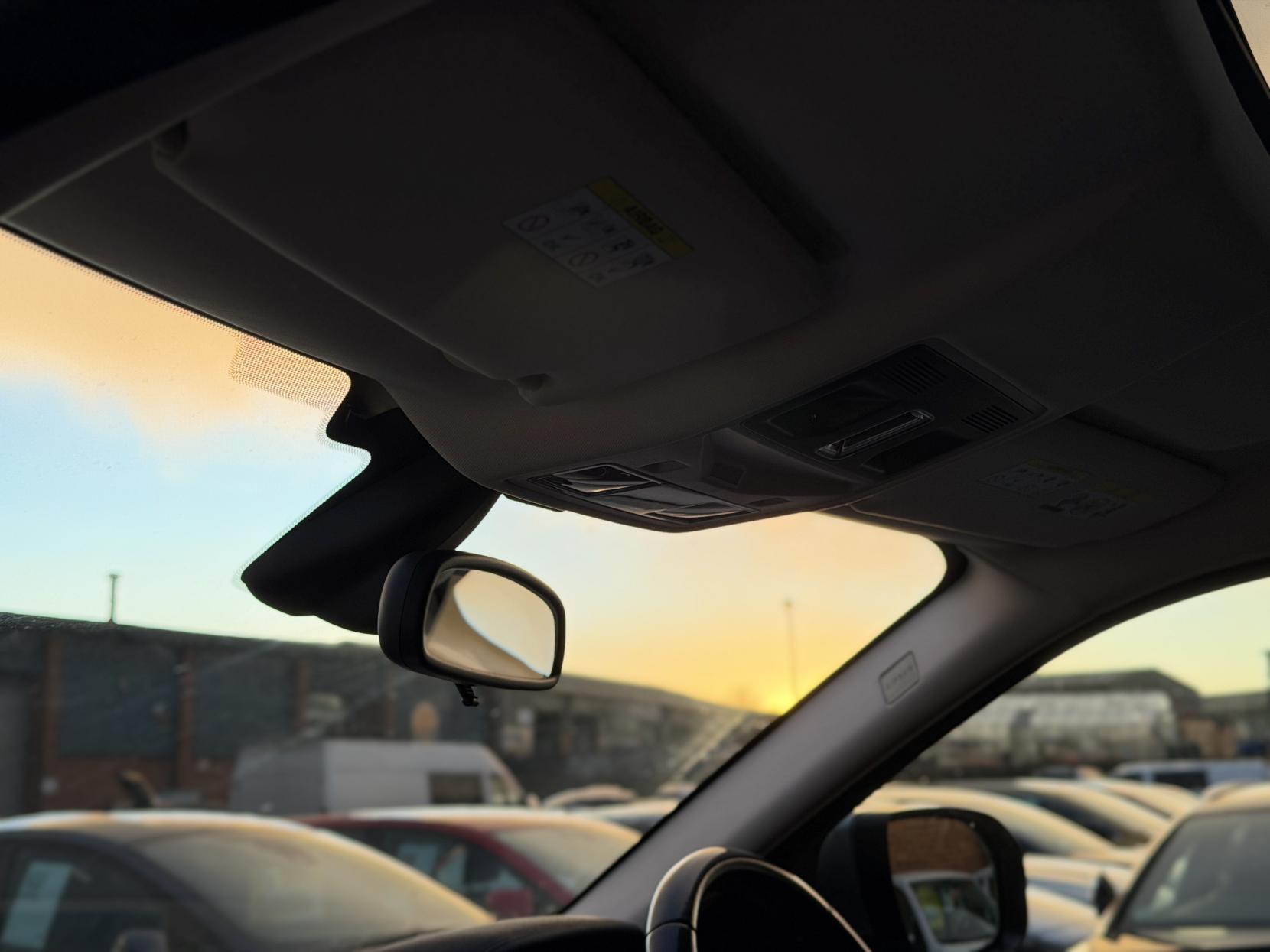 Land Rover Range Rover Evoque 2.2 SD4 Pure SUV 5dr Diesel Auto 4WD Euro 5 (190 ps)