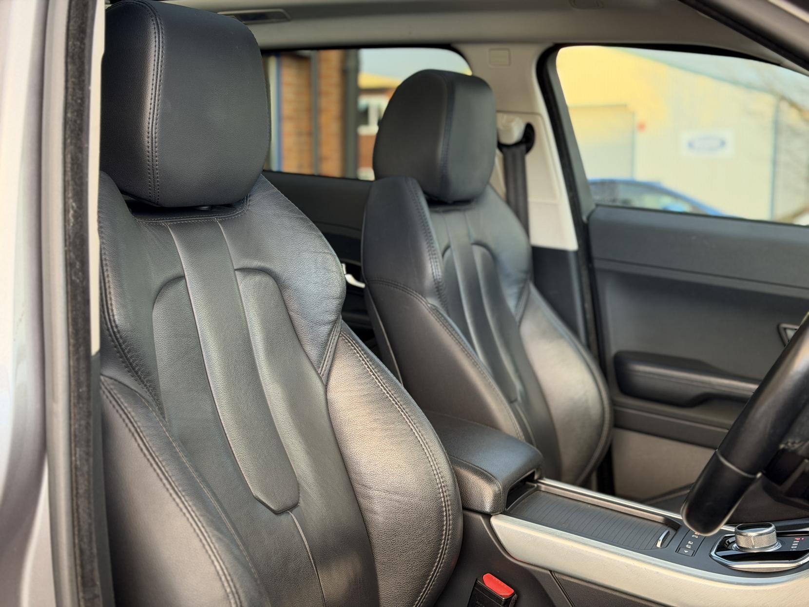 Land Rover Range Rover Evoque 2.2 SD4 Pure SUV 5dr Diesel Auto 4WD Euro 5 (190 ps)