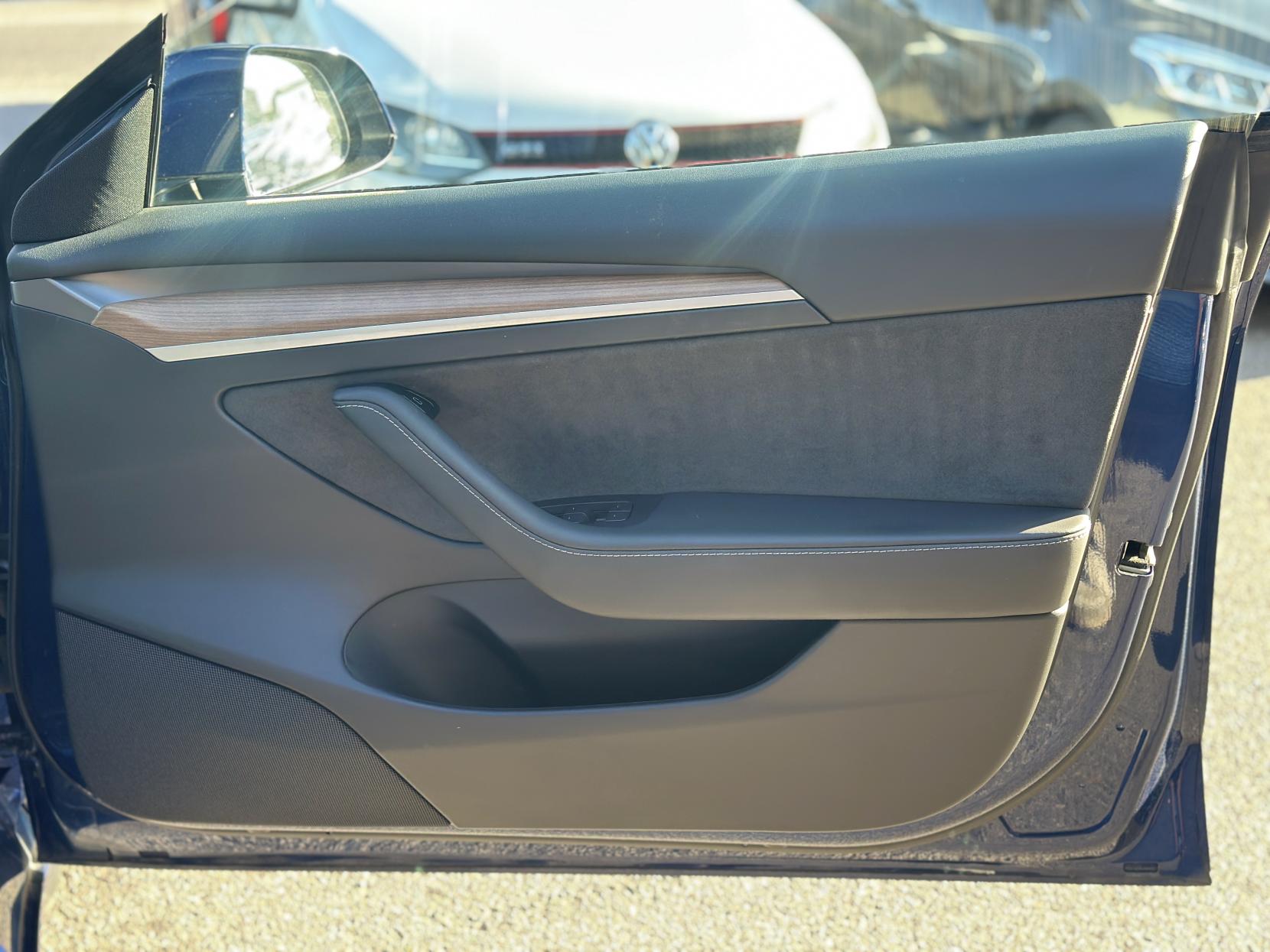 Tesla Model 3 (Dual Motor) Long Range Saloon 4dr Electric Auto 4WDE (346 ps)