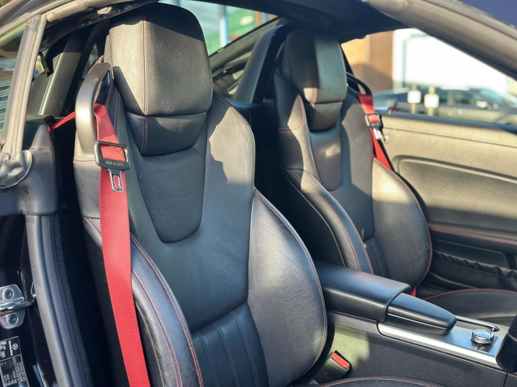 Mercedes-Benz SLK 2.1 SLK250 CDI BlueEfficiency AMG Sport Convertible 2dr Diesel G-Tronic+ Euro 5 (s/s) (204 ps)