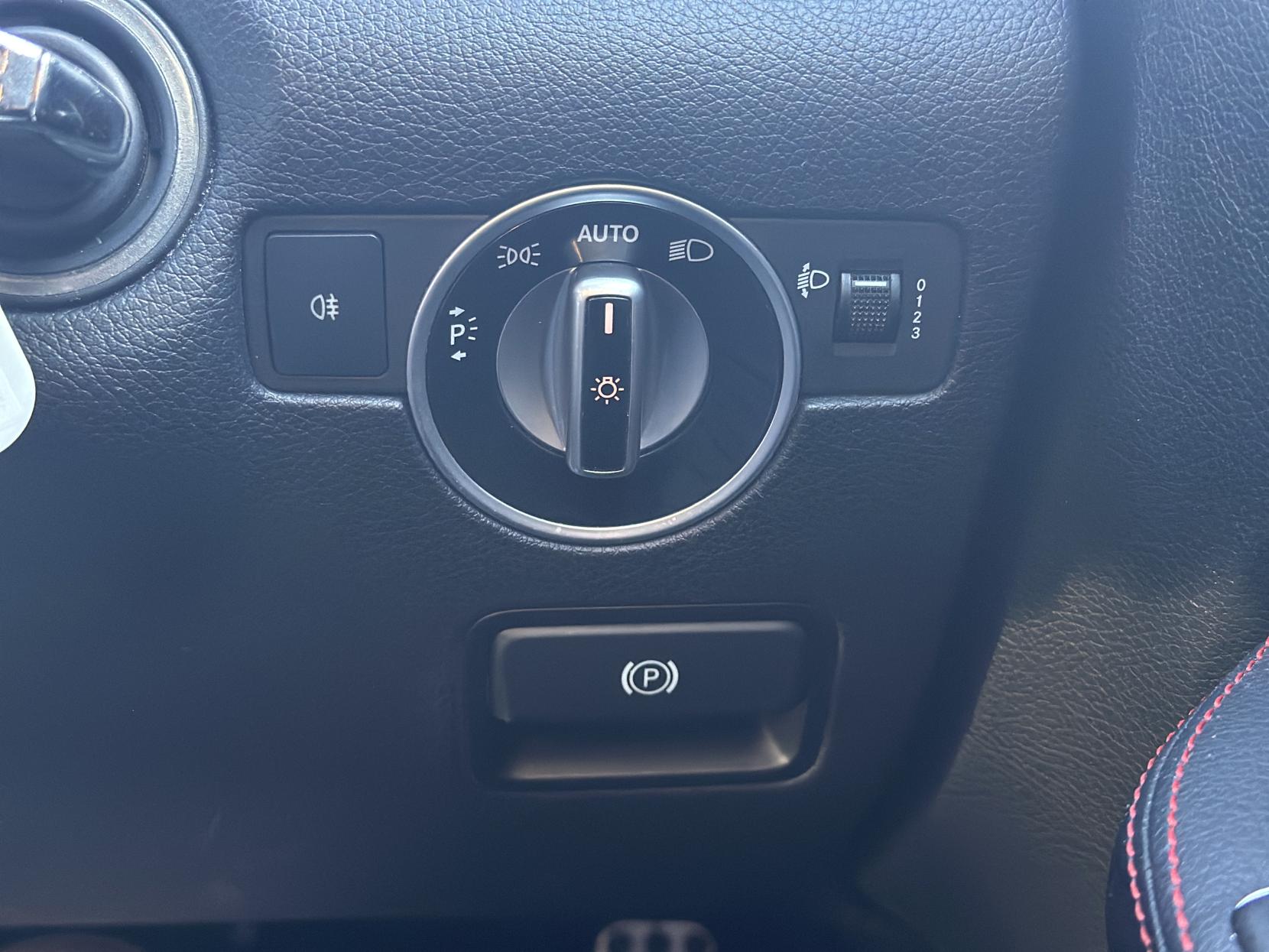 Mercedes-Benz SLK 2.1 SLK250 CDI BlueEfficiency AMG Sport Convertible 2dr Diesel G-Tronic+ Euro 5 (s/s) (204 ps)