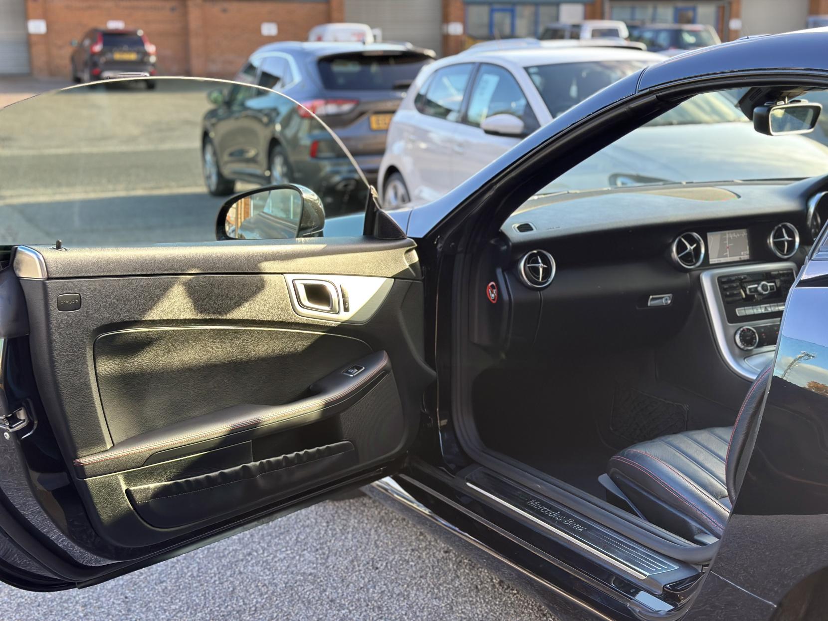 Mercedes-Benz SLK 2.1 SLK250 CDI BlueEfficiency AMG Sport Convertible 2dr Diesel G-Tronic+ Euro 5 (s/s) (204 ps)