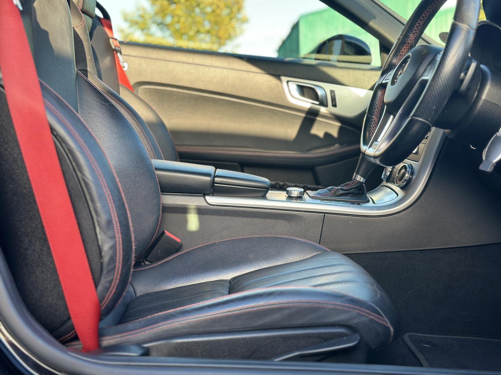 Mercedes-Benz SLK 2.1 SLK250 CDI BlueEfficiency AMG Sport Convertible 2dr Diesel G-Tronic+ Euro 5 (s/s) (204 ps)