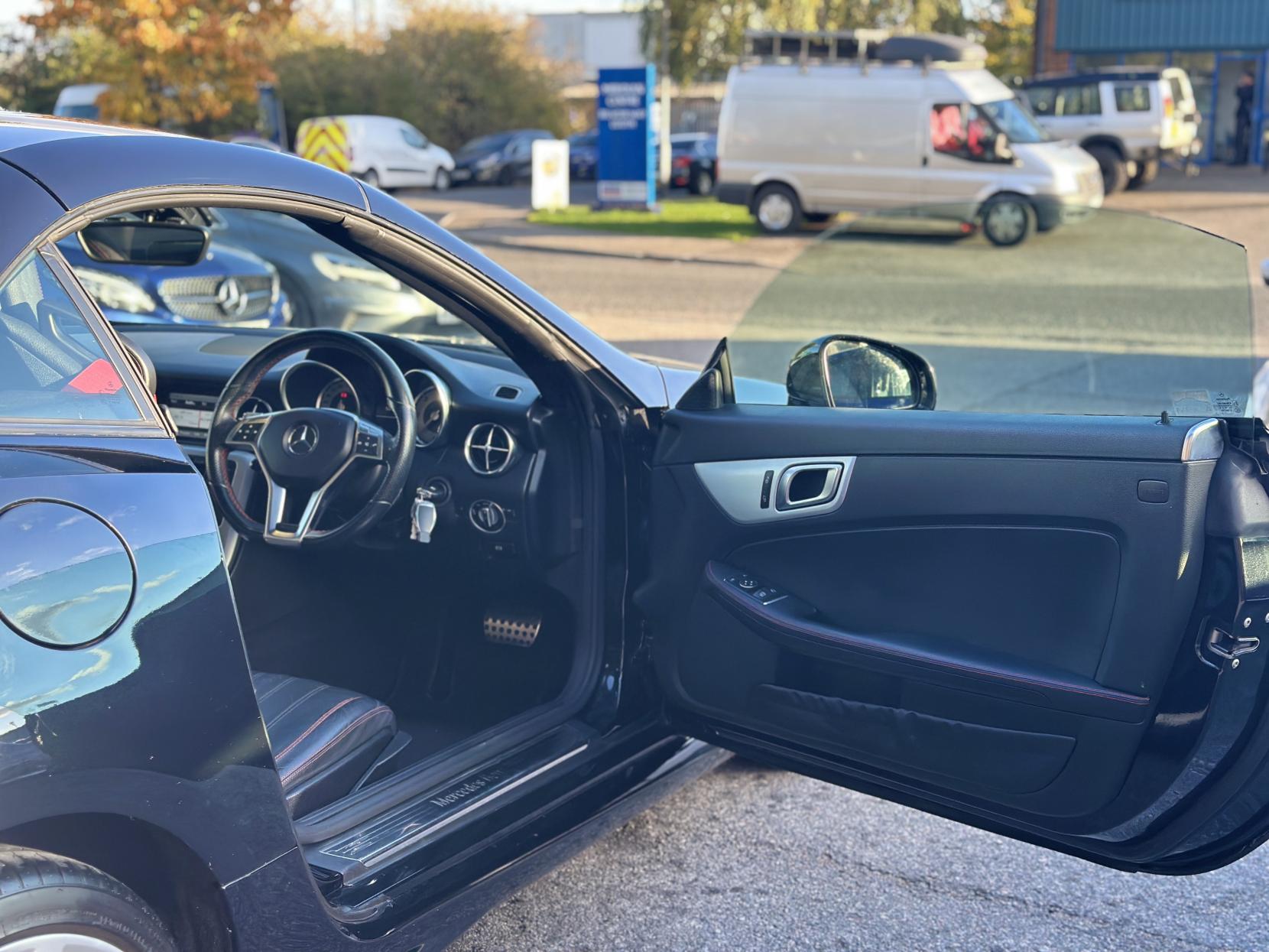 Mercedes-Benz SLK 2.1 SLK250 CDI BlueEfficiency AMG Sport Convertible 2dr Diesel G-Tronic+ Euro 5 (s/s) (204 ps)