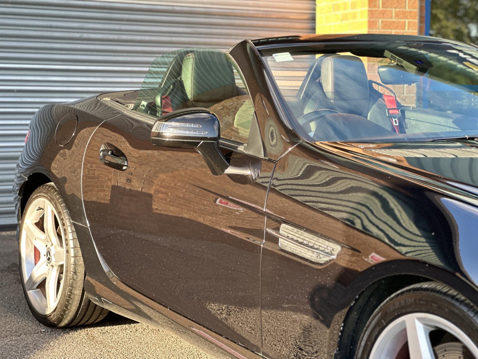 Mercedes-Benz SLK 2.1 SLK250 CDI BlueEfficiency AMG Sport Convertible 2dr Diesel G-Tronic+ Euro 5 (s/s) (204 ps)