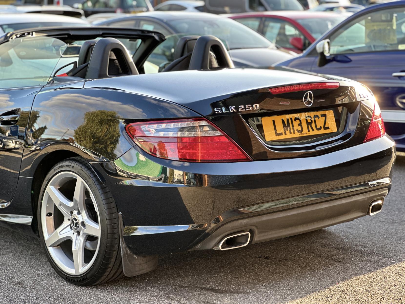 Mercedes-Benz SLK 2.1 SLK250 CDI BlueEfficiency AMG Sport Convertible 2dr Diesel G-Tronic+ Euro 5 (s/s) (204 ps)