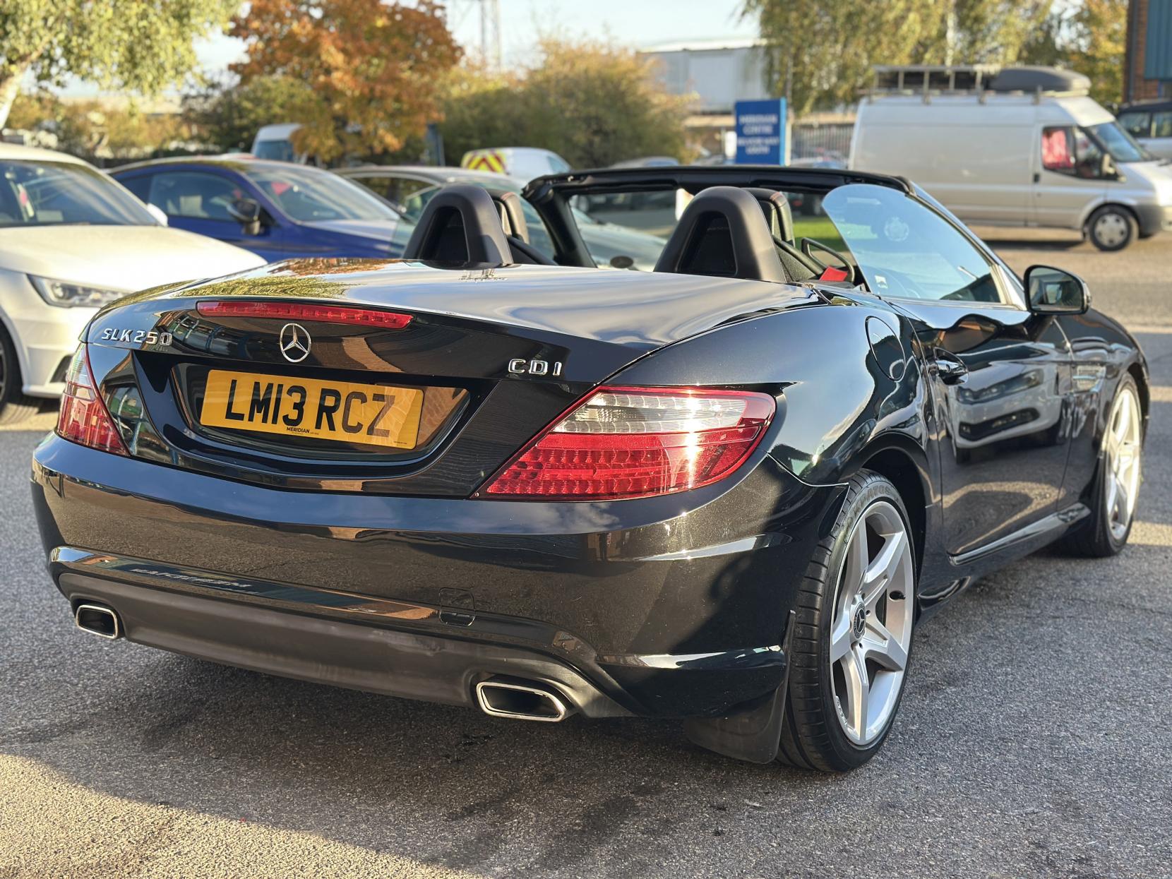 Mercedes-Benz SLK 2.1 SLK250 CDI BlueEfficiency AMG Sport Convertible 2dr Diesel G-Tronic+ Euro 5 (s/s) (204 ps)