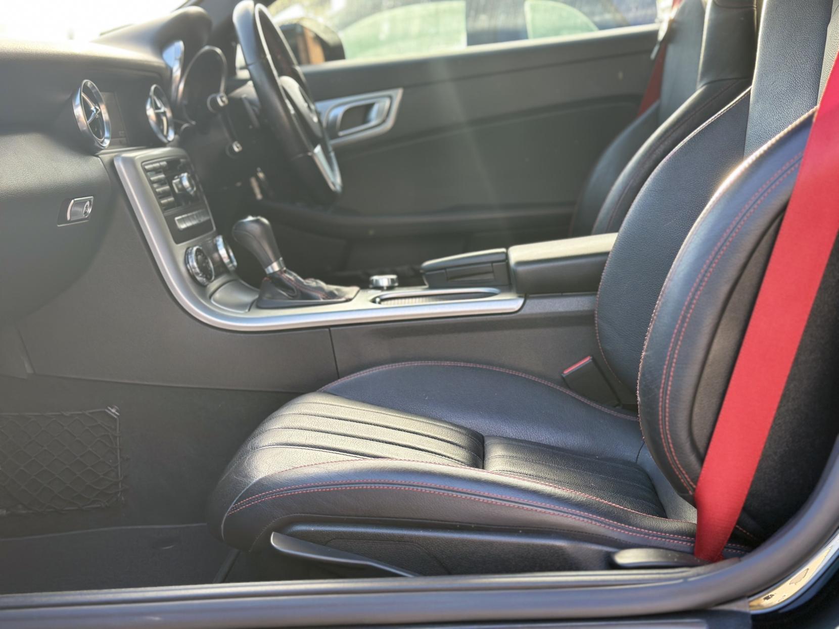 Mercedes-Benz SLK 2.1 SLK250 CDI BlueEfficiency AMG Sport Convertible 2dr Diesel G-Tronic+ Euro 5 (s/s) (204 ps)