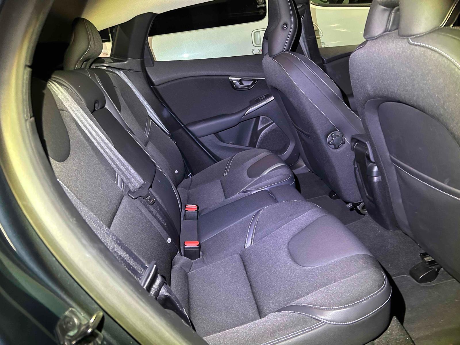 Volvo V40 1.6 V40 (2012)