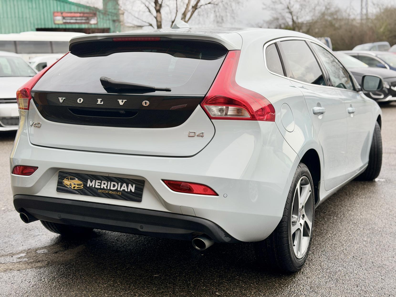 Volvo V40 2.0 D4 SE Lux Nav Hatchback 5dr Diesel Geartronic Euro 6 (s/s) (190 ps)