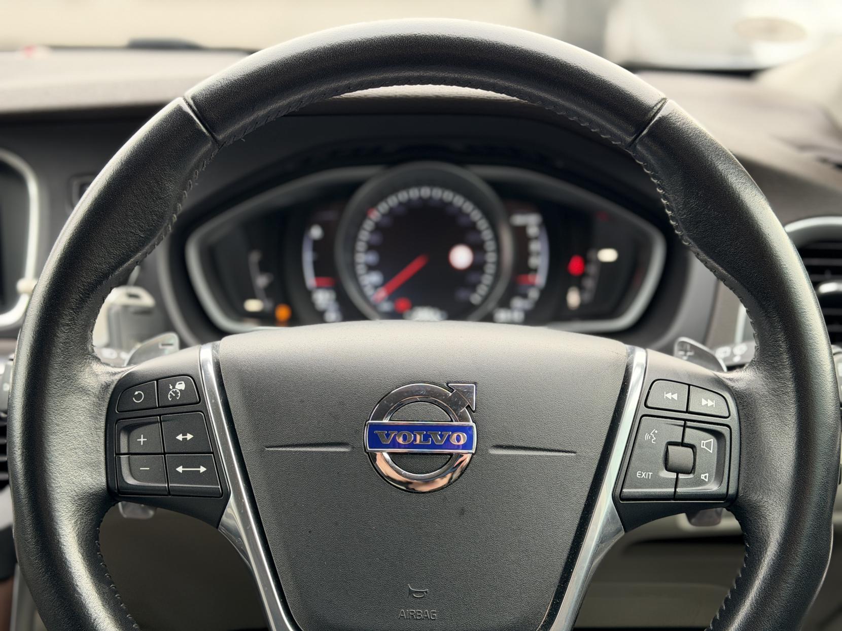 Volvo V40 2.0 D4 SE Lux Nav Hatchback 5dr Diesel Geartronic Euro 6 (s/s) (190 ps)