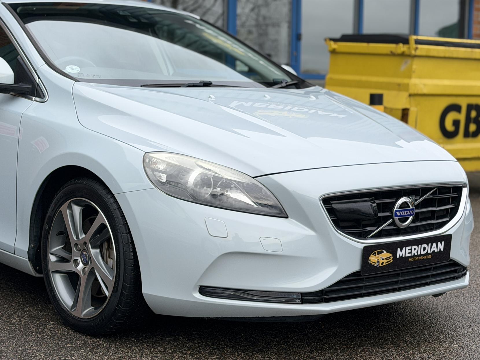 Volvo V40 2.0 D4 SE Lux Nav Hatchback 5dr Diesel Geartronic Euro 6 (s/s) (190 ps)