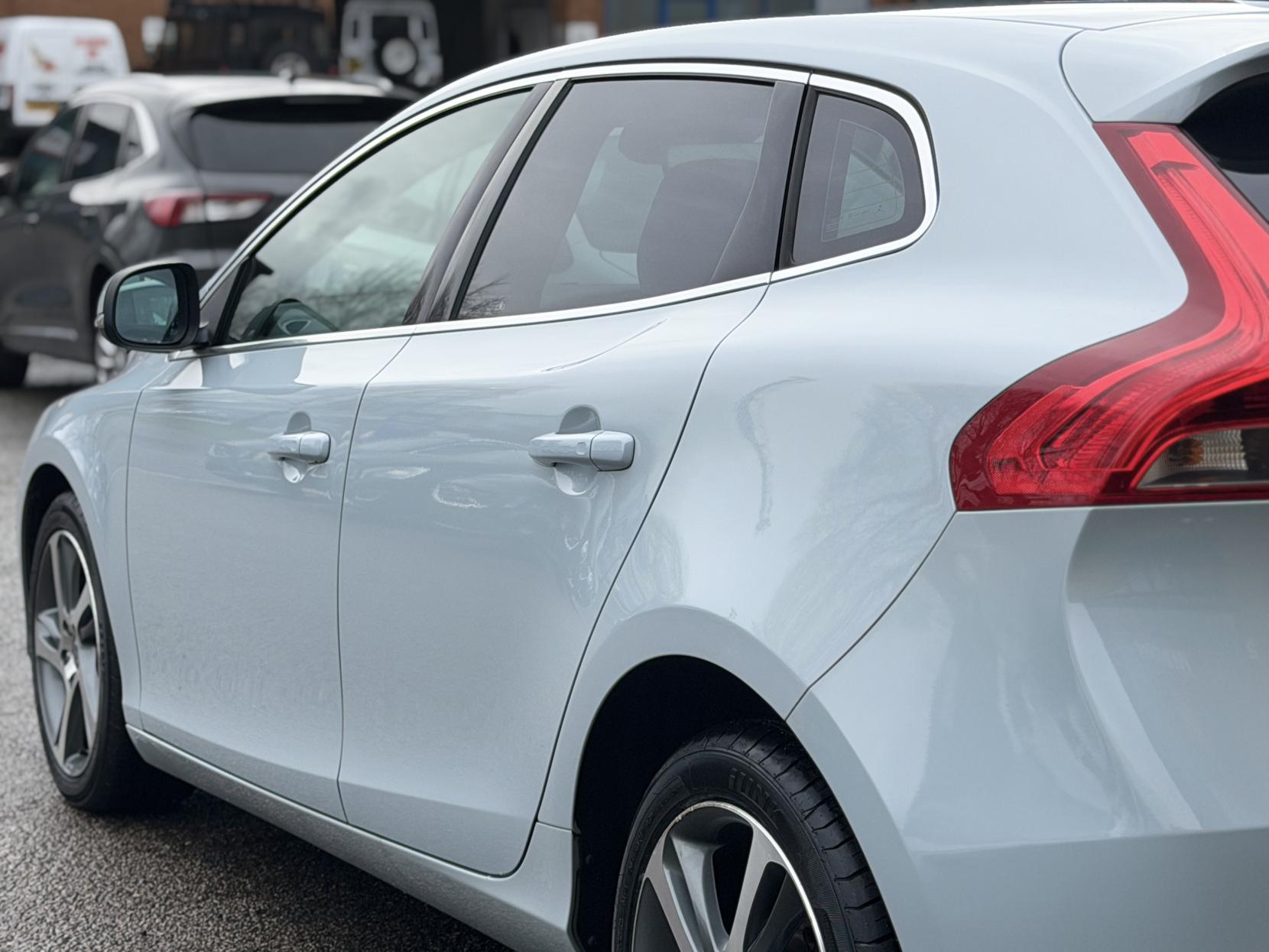 Volvo V40 2.0 D4 SE Lux Nav Hatchback 5dr Diesel Geartronic Euro 6 (s/s) (190 ps)