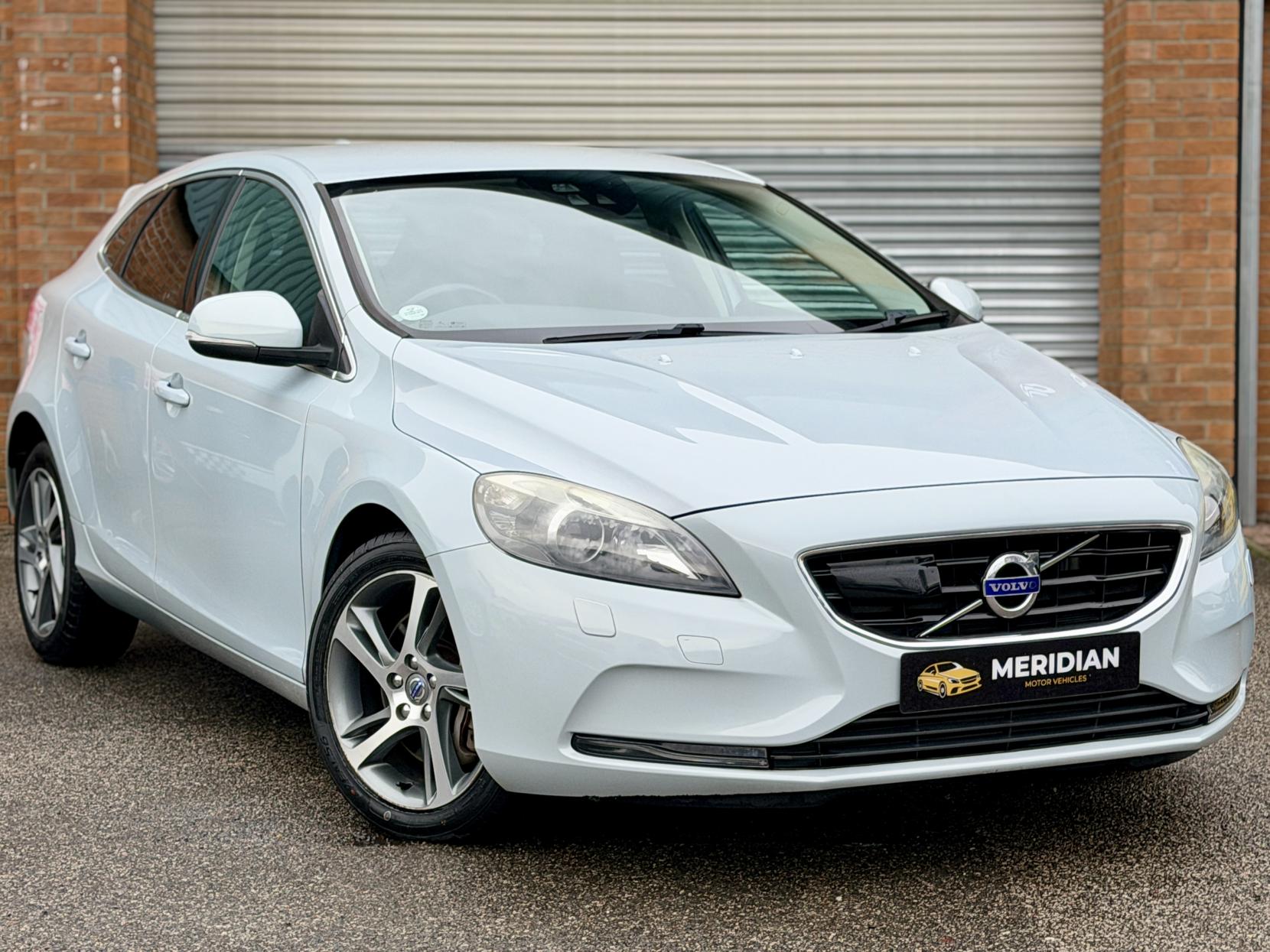 Volvo V40 2.0 D4 SE Lux Nav Hatchback 5dr Diesel Geartronic Euro 6 (s/s) (190 ps)