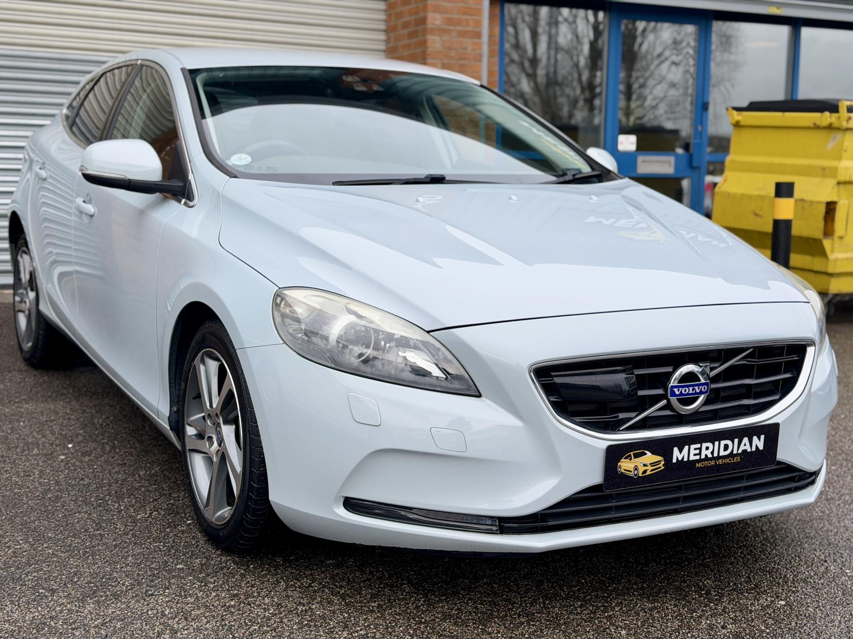 Volvo V40 2.0 D4 SE Lux Nav Hatchback 5dr Diesel Geartronic Euro 6 (s/s) (190 ps)