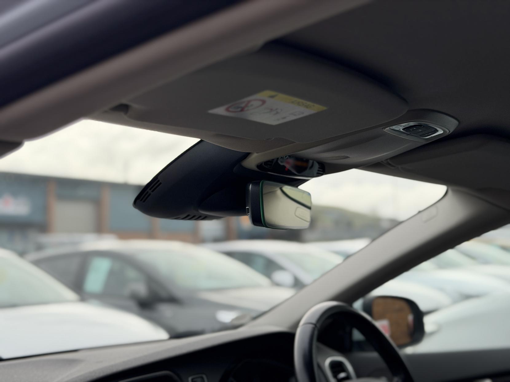 Volvo V40 2.0 D4 SE Lux Nav Hatchback 5dr Diesel Geartronic Euro 6 (s/s) (190 ps)