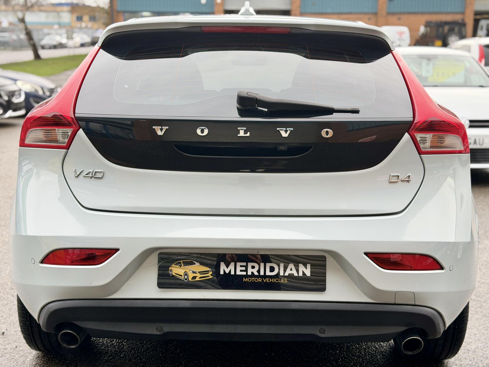 Volvo V40 2.0 D4 SE Lux Nav Hatchback 5dr Diesel Geartronic Euro 6 (s/s) (190 ps)