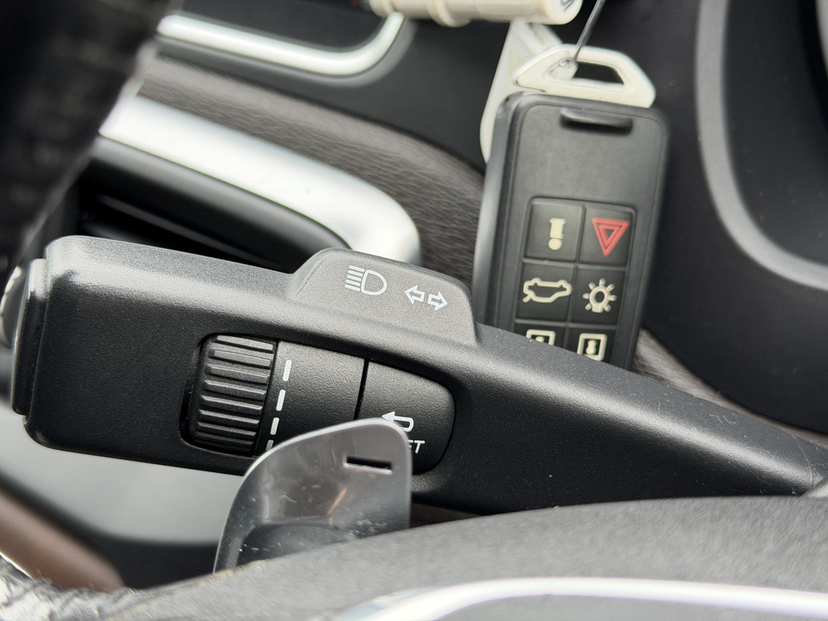 Volvo V40 2.0 D4 SE Lux Nav Hatchback 5dr Diesel Geartronic Euro 6 (s/s) (190 ps)