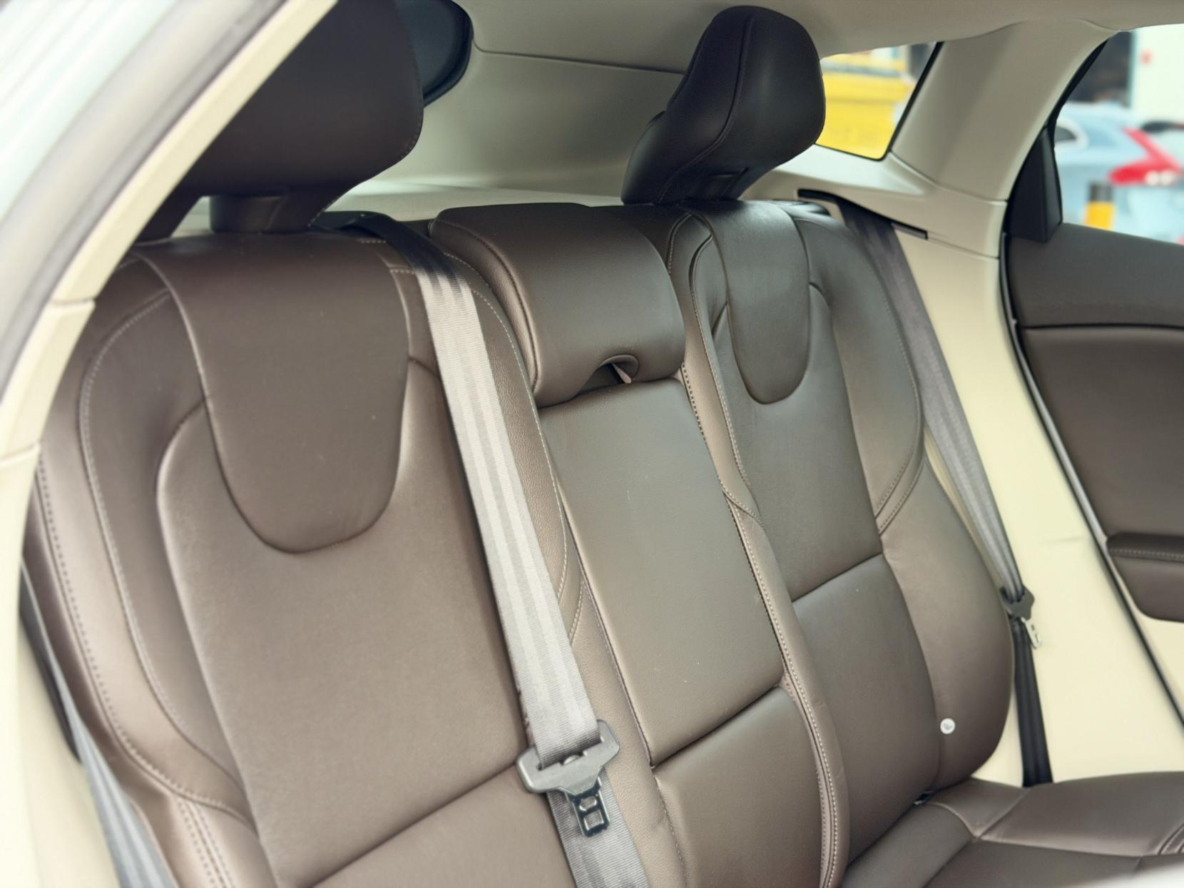 Volvo V40 2.0 D4 SE Lux Nav Hatchback 5dr Diesel Geartronic Euro 6 (s/s) (190 ps)