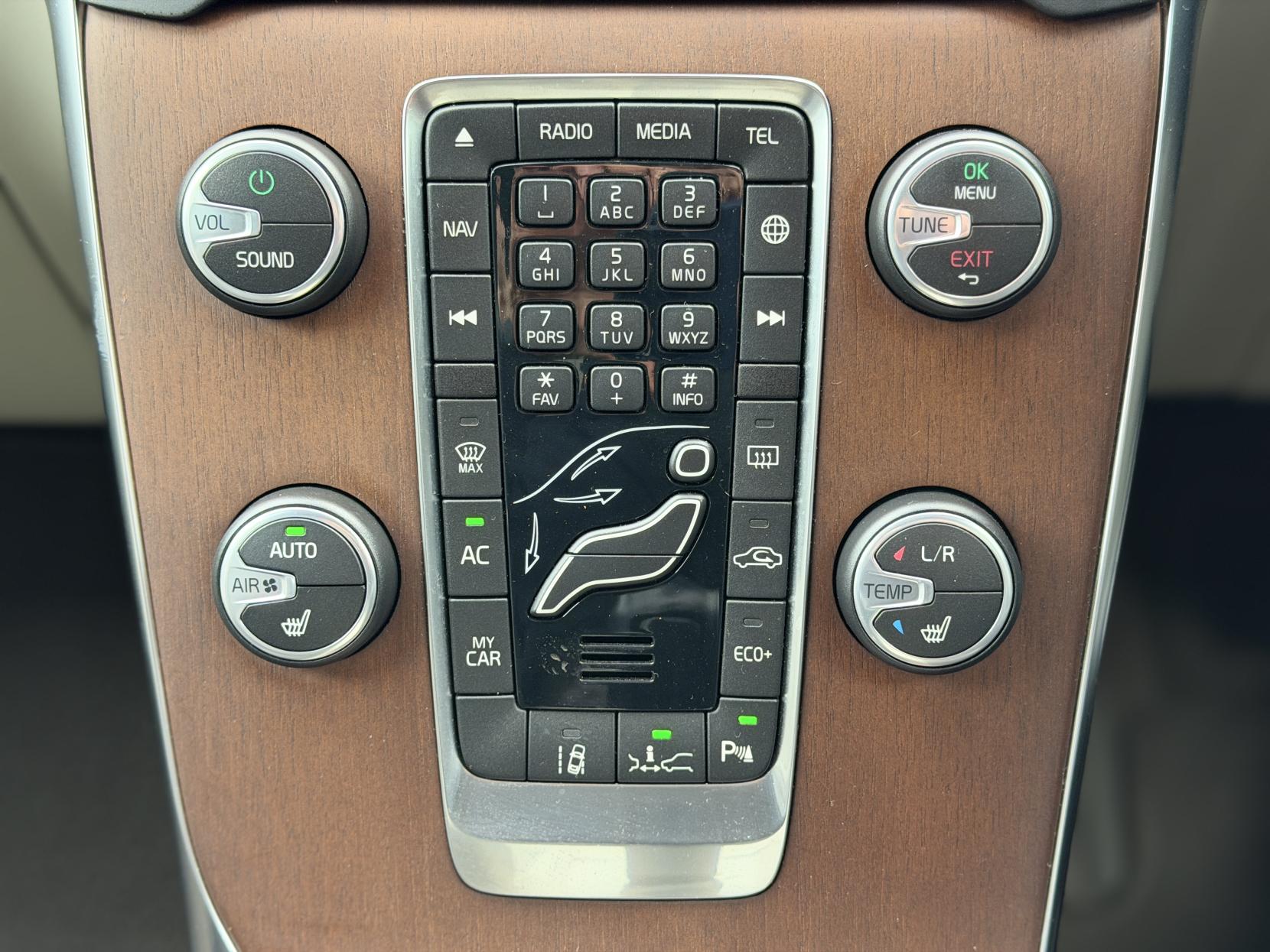 Volvo V40 2.0 D4 SE Lux Nav Hatchback 5dr Diesel Geartronic Euro 6 (s/s) (190 ps)