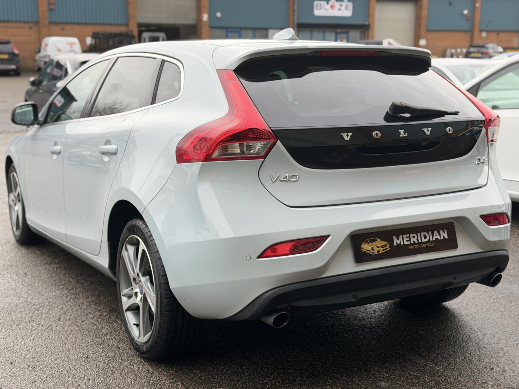 Volvo V40 2.0 D4 SE Lux Nav Hatchback 5dr Diesel Geartronic Euro 6 (s/s) (190 ps)