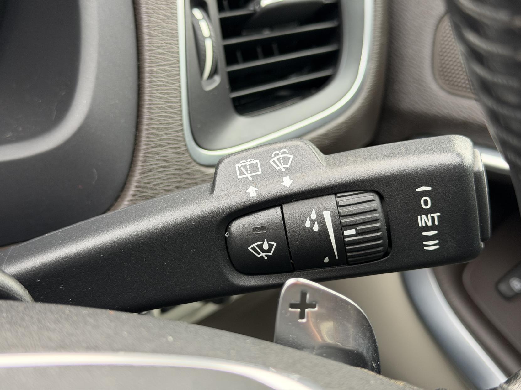 Volvo V40 2.0 D4 SE Lux Nav Hatchback 5dr Diesel Geartronic Euro 6 (s/s) (190 ps)