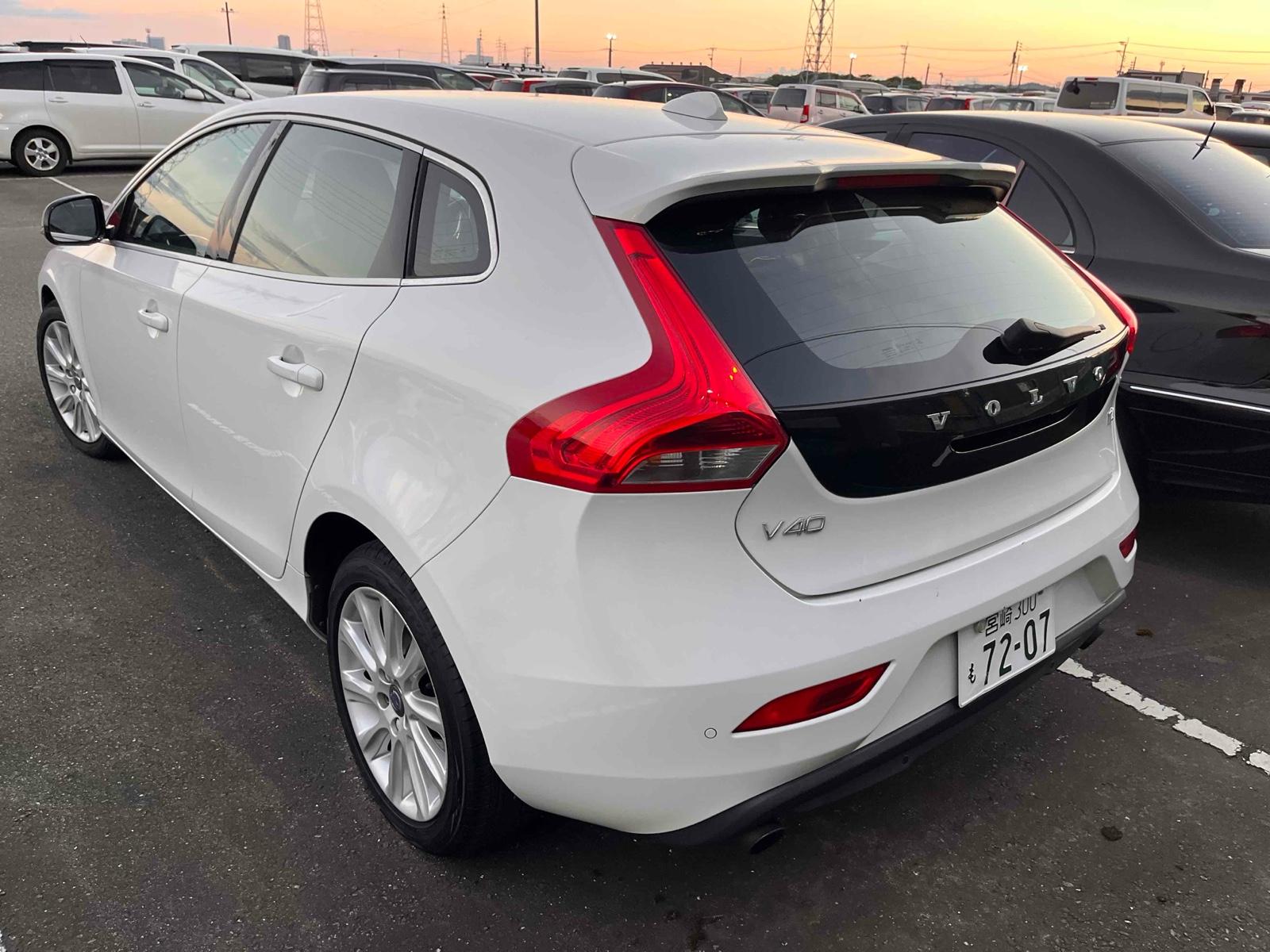 Volvo V40 1.6 T4 SE Nav Hatchback 5dr Petrol Powershift Euro 5 (s/s) (180 ps)