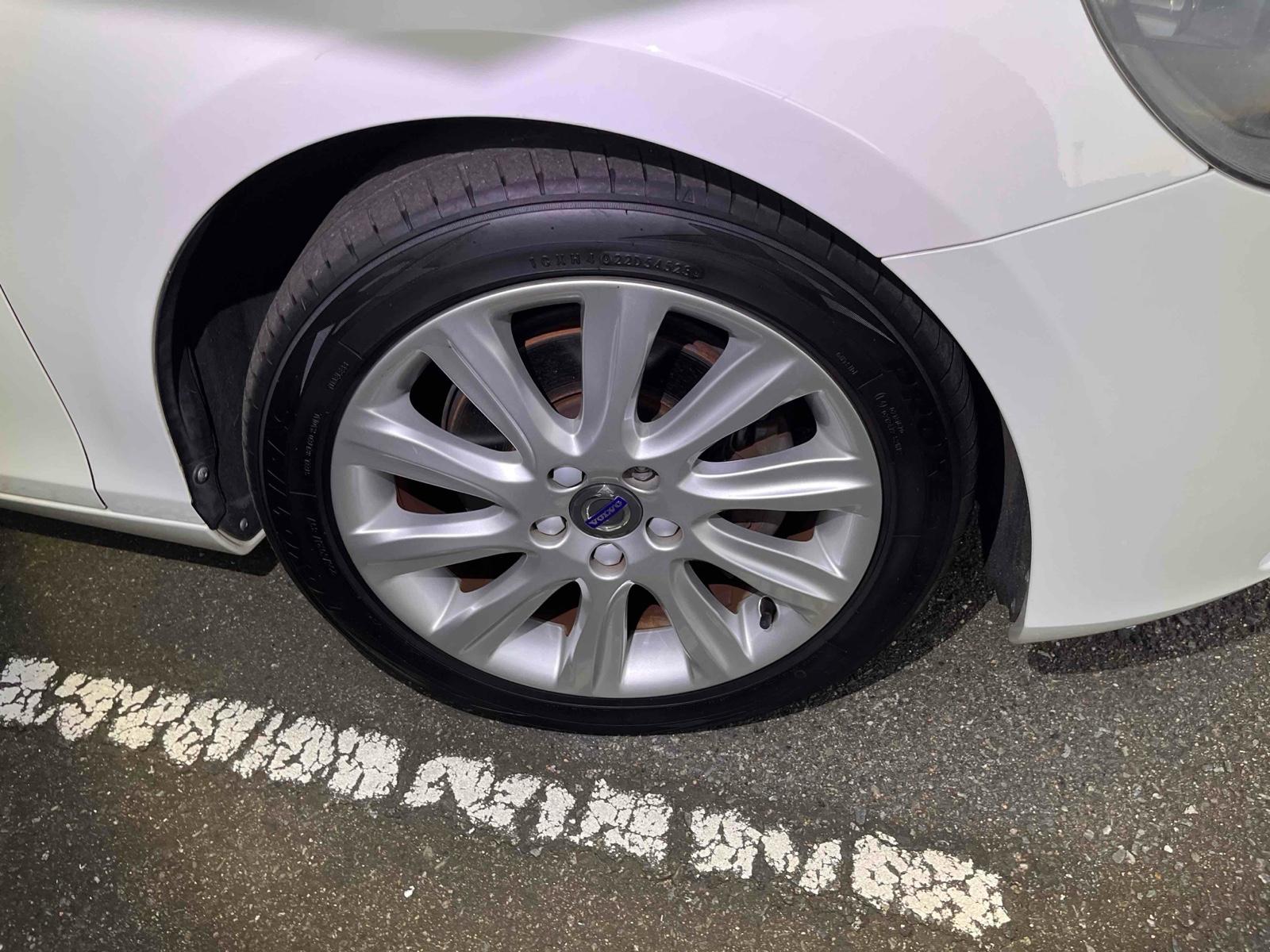 Volvo V40 1.6 T4 SE Nav Hatchback 5dr Petrol Powershift Euro 5 (s/s) (180 ps)