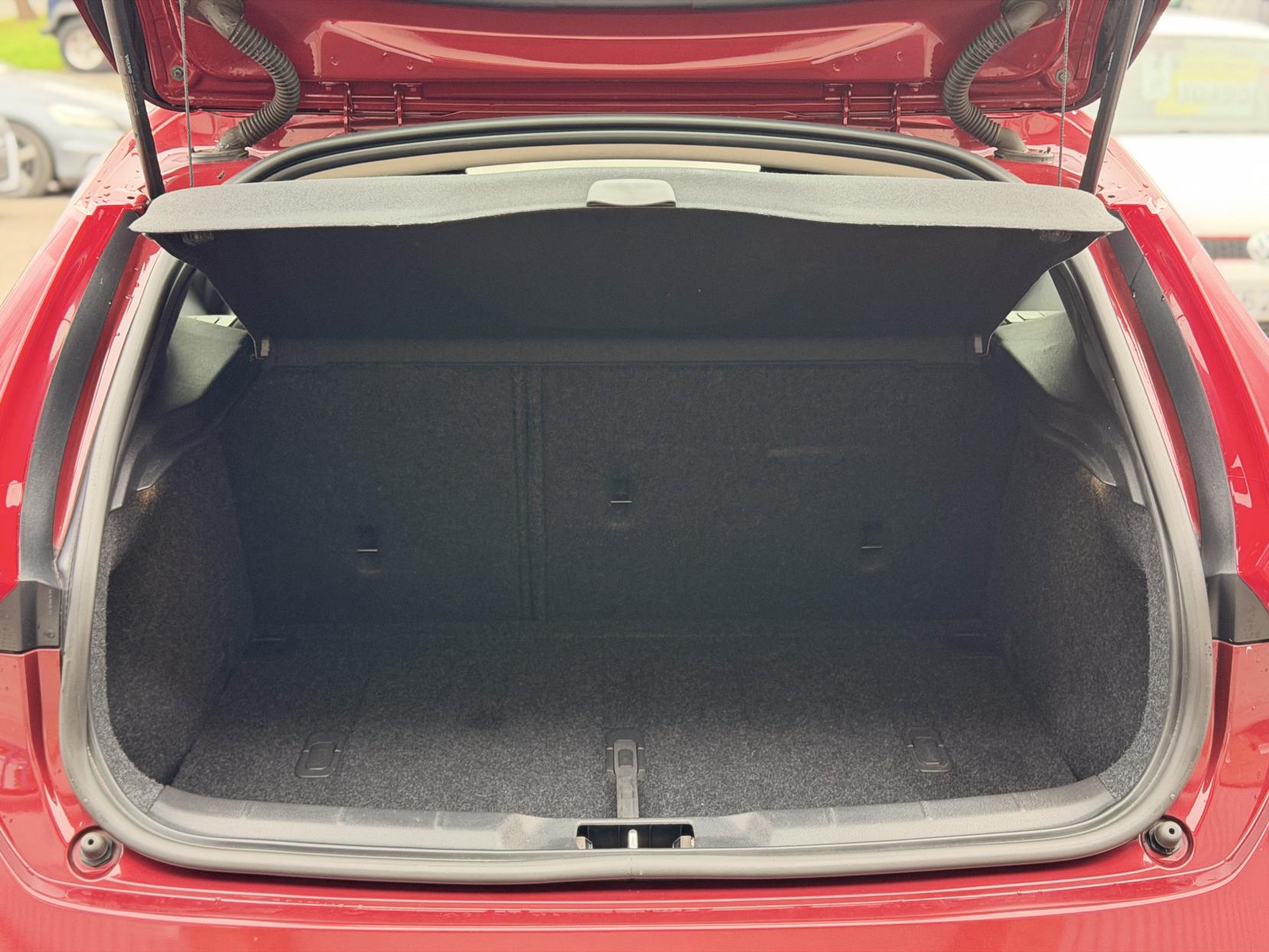 Volvo V40 1.6 T4 SE Hatchback 5dr Petrol Powershift Euro 5 (s/s) (180 ps)