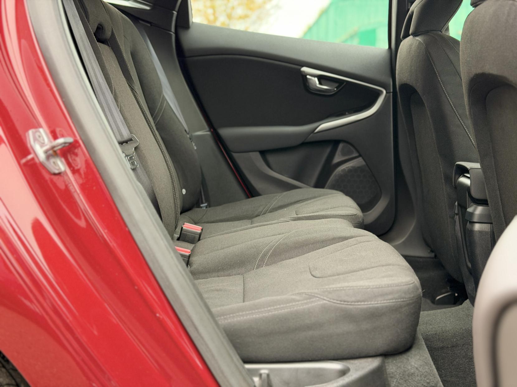 Volvo V40 1.6 T4 SE Hatchback 5dr Petrol Powershift Euro 5 (s/s) (180 ps)