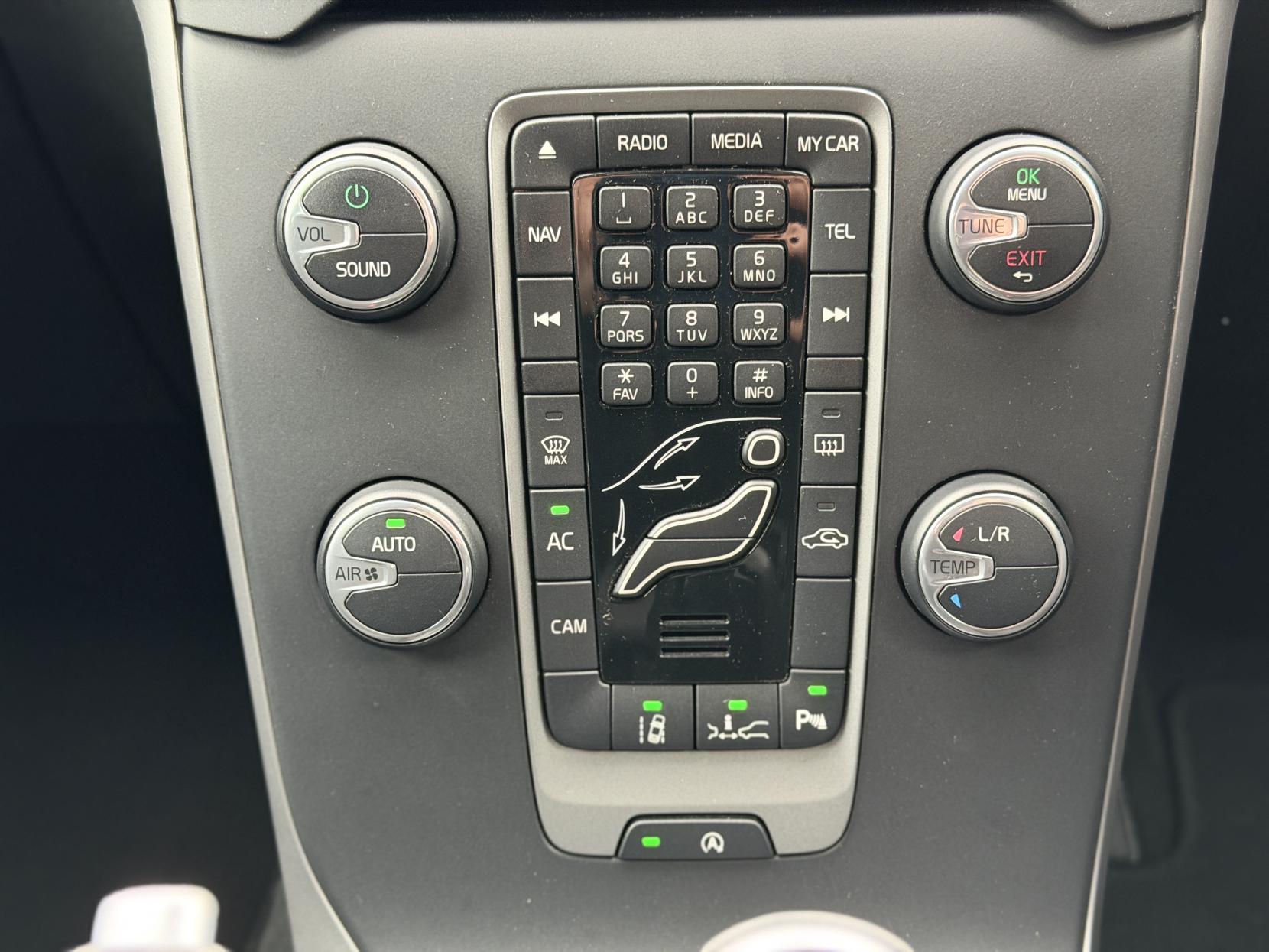 Volvo V40 1.6 T4 SE Hatchback 5dr Petrol Powershift Euro 5 (s/s) (180 ps)