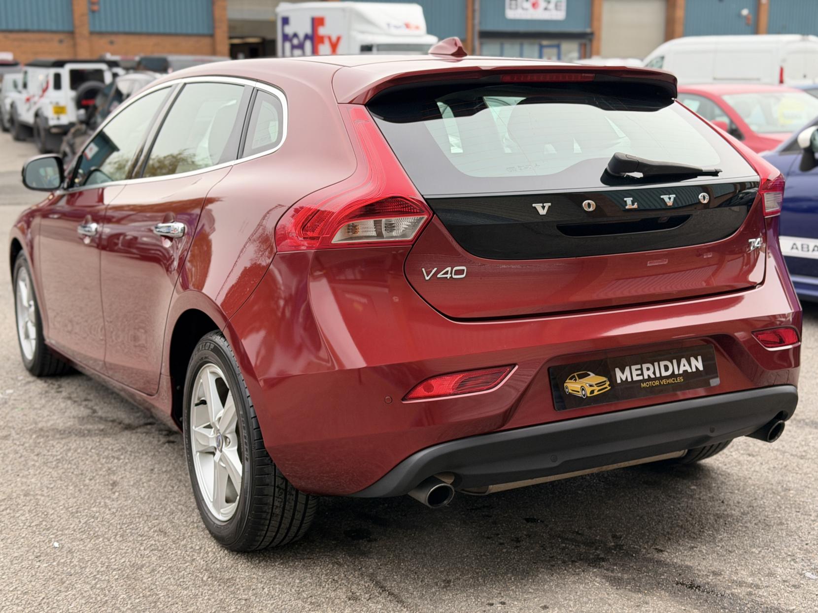 Volvo V40 1.6 T4 SE Hatchback 5dr Petrol Powershift Euro 5 (s/s) (180 ps)