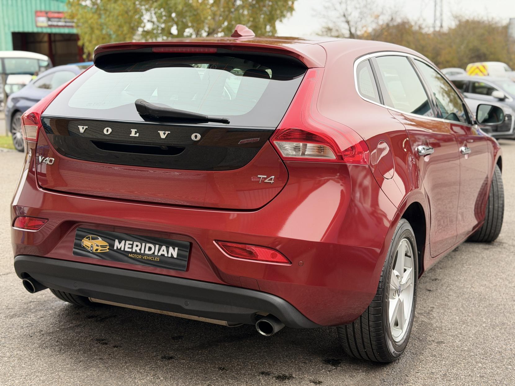 Volvo V40 1.6 T4 SE Hatchback 5dr Petrol Powershift Euro 5 (s/s) (180 ps)
