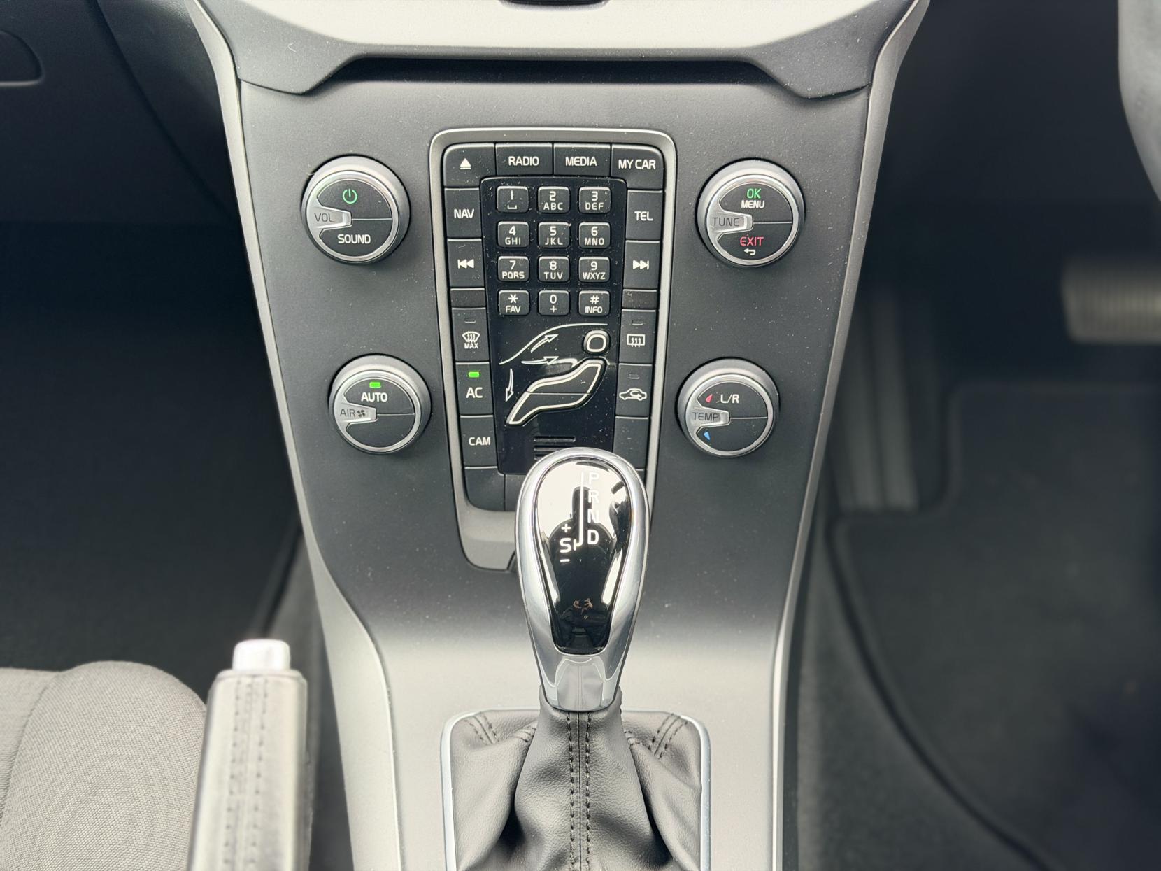 Volvo V40 1.6 T4 SE Hatchback 5dr Petrol Powershift Euro 5 (s/s) (180 ps)