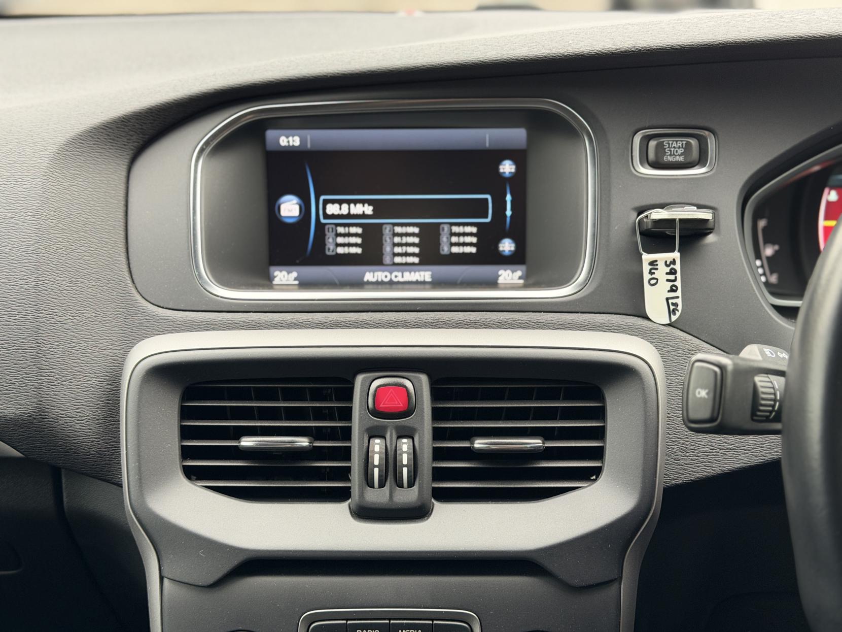 Volvo V40 1.6 T4 SE Hatchback 5dr Petrol Powershift Euro 5 (s/s) (180 ps)