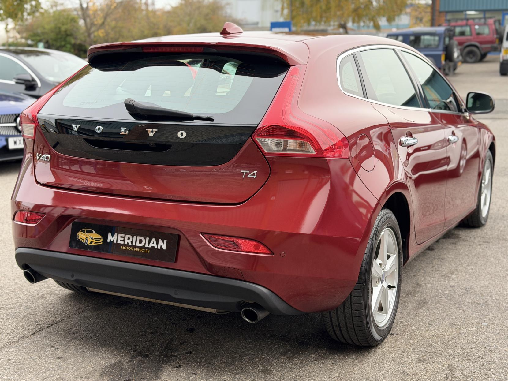 Volvo V40 1.6 T4 SE Hatchback 5dr Petrol Powershift Euro 5 (s/s) (180 ps)