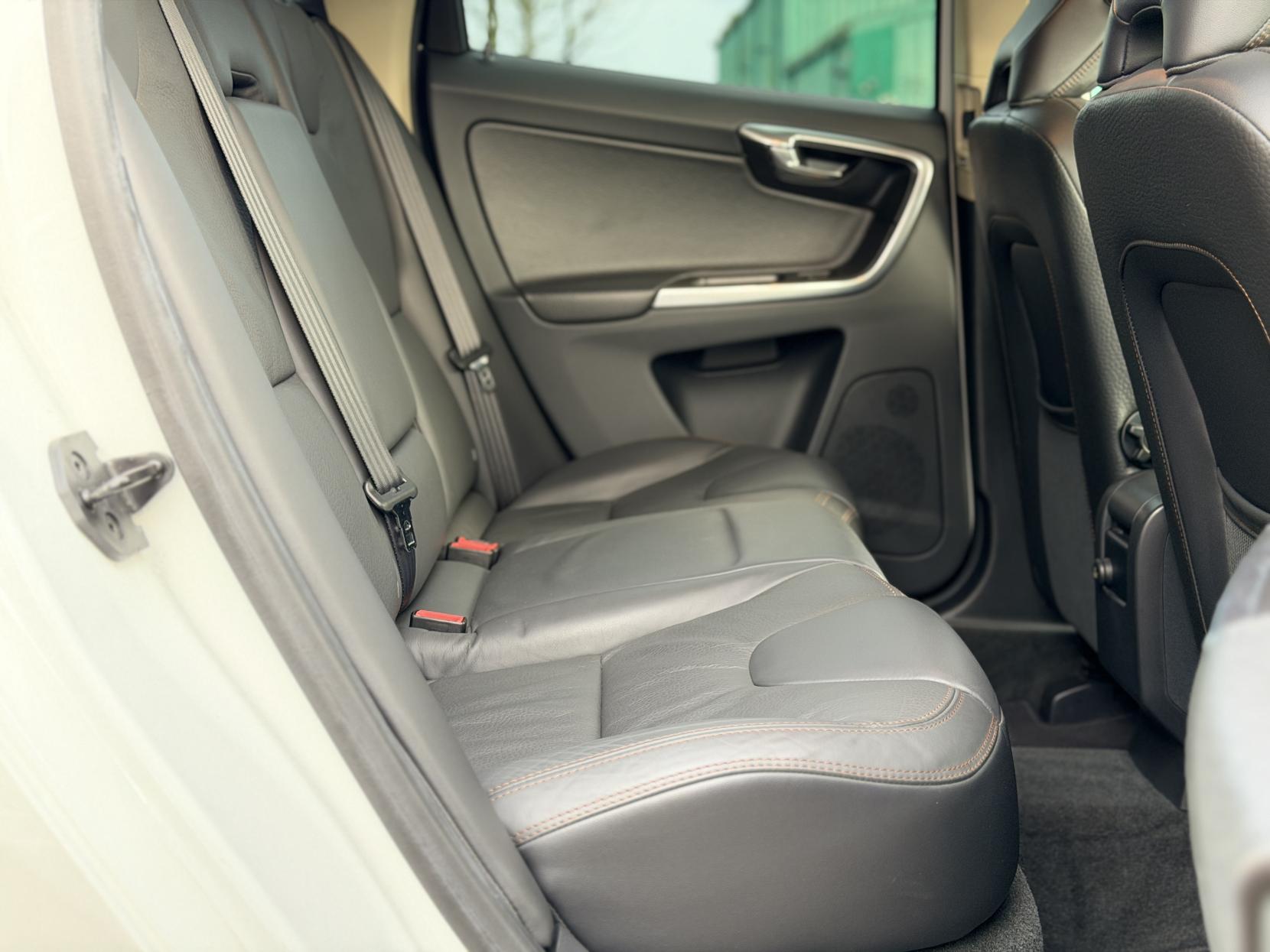 Volvo XC60 2.0 T5 SE Lux Nav SUV 5dr Petrol Auto Euro 6 (s/s) (245 ps)