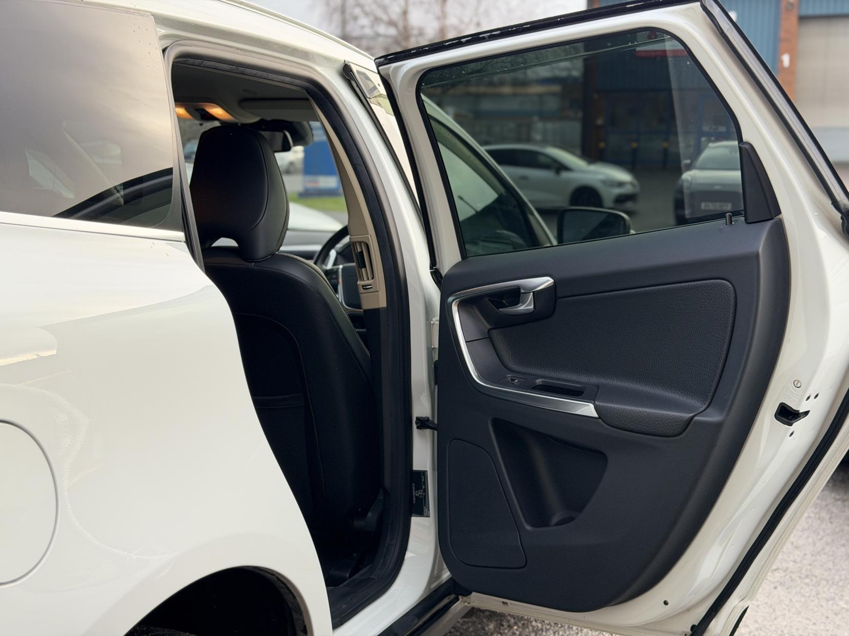 Volvo XC60 2.0 T5 SE Lux Nav SUV 5dr Petrol Auto Euro 6 (s/s) (245 ps)