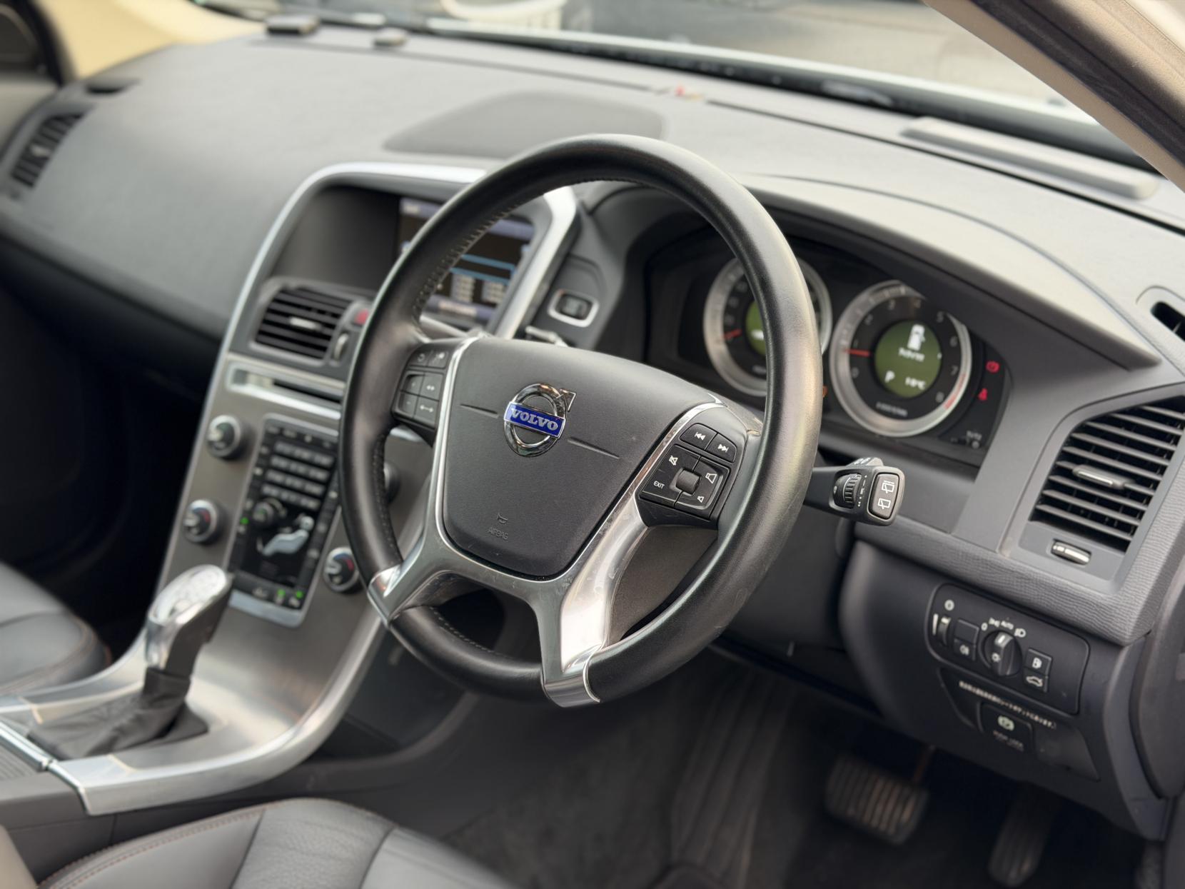 Volvo XC60 2.0 T5 SE Lux Nav SUV 5dr Petrol Auto Euro 6 (s/s) (245 ps)