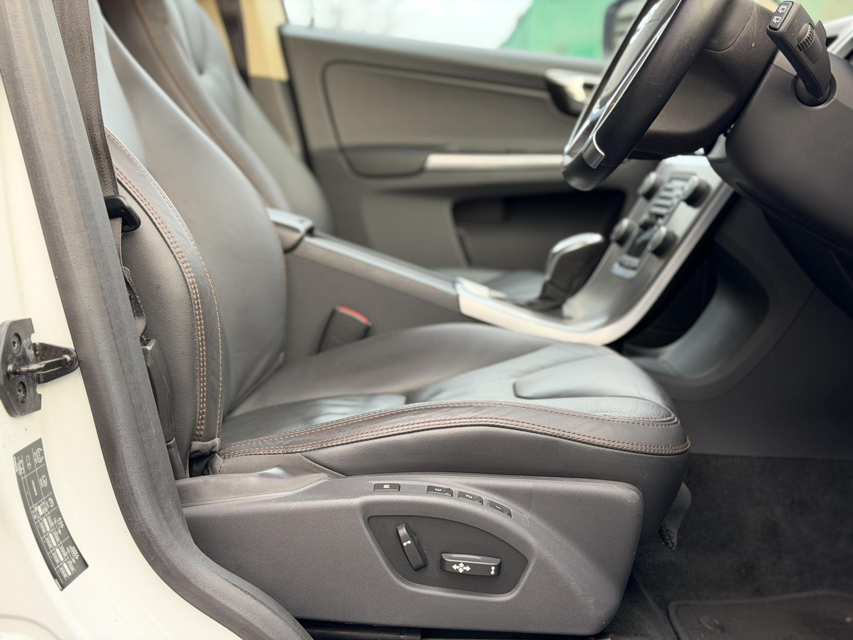 Volvo XC60 2.0 T5 SE Lux Nav SUV 5dr Petrol Auto Euro 6 (s/s) (245 ps)