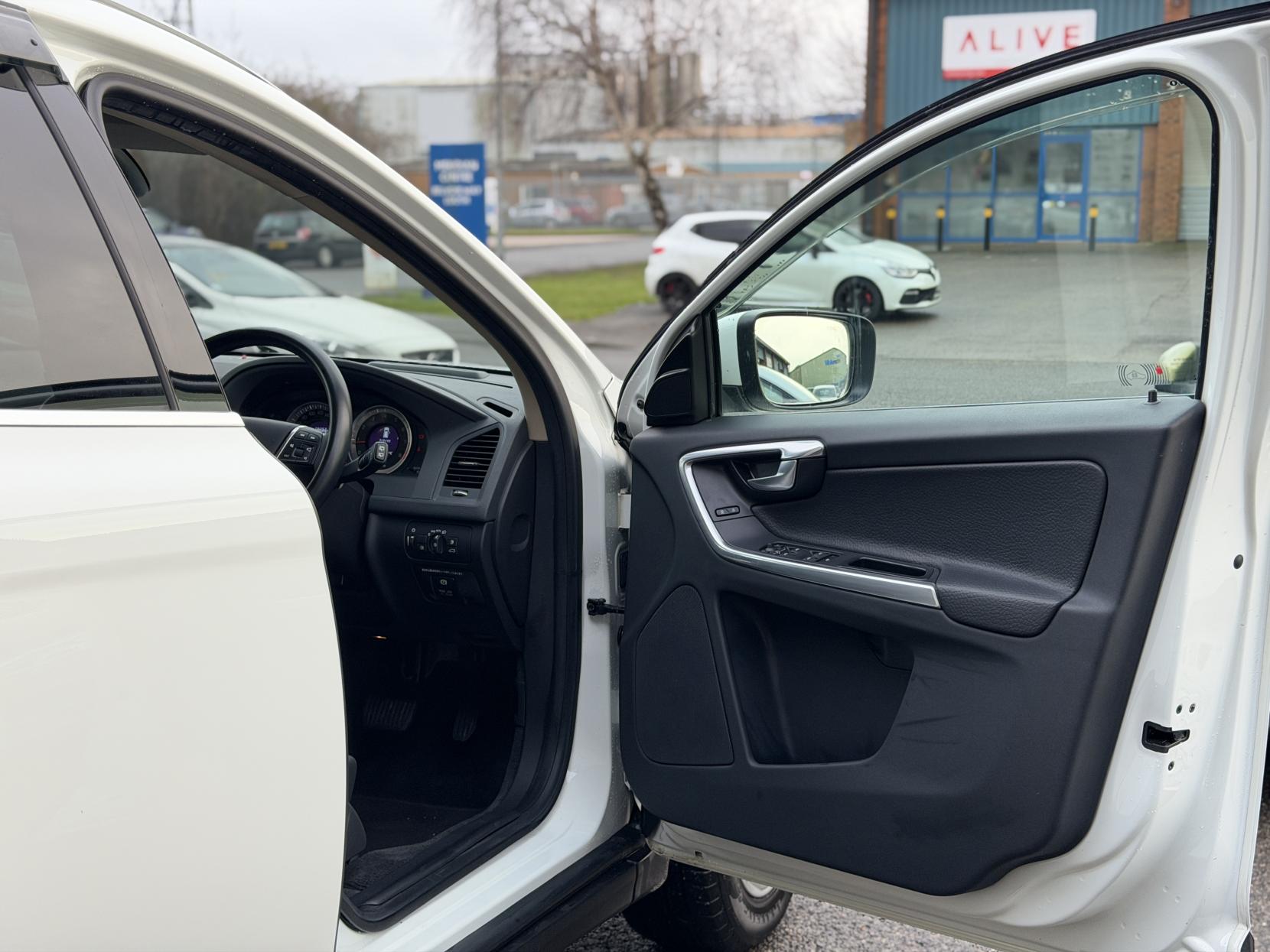 Volvo XC60 2.0 T5 SE Lux Nav SUV 5dr Petrol Auto Euro 6 (s/s) (245 ps)