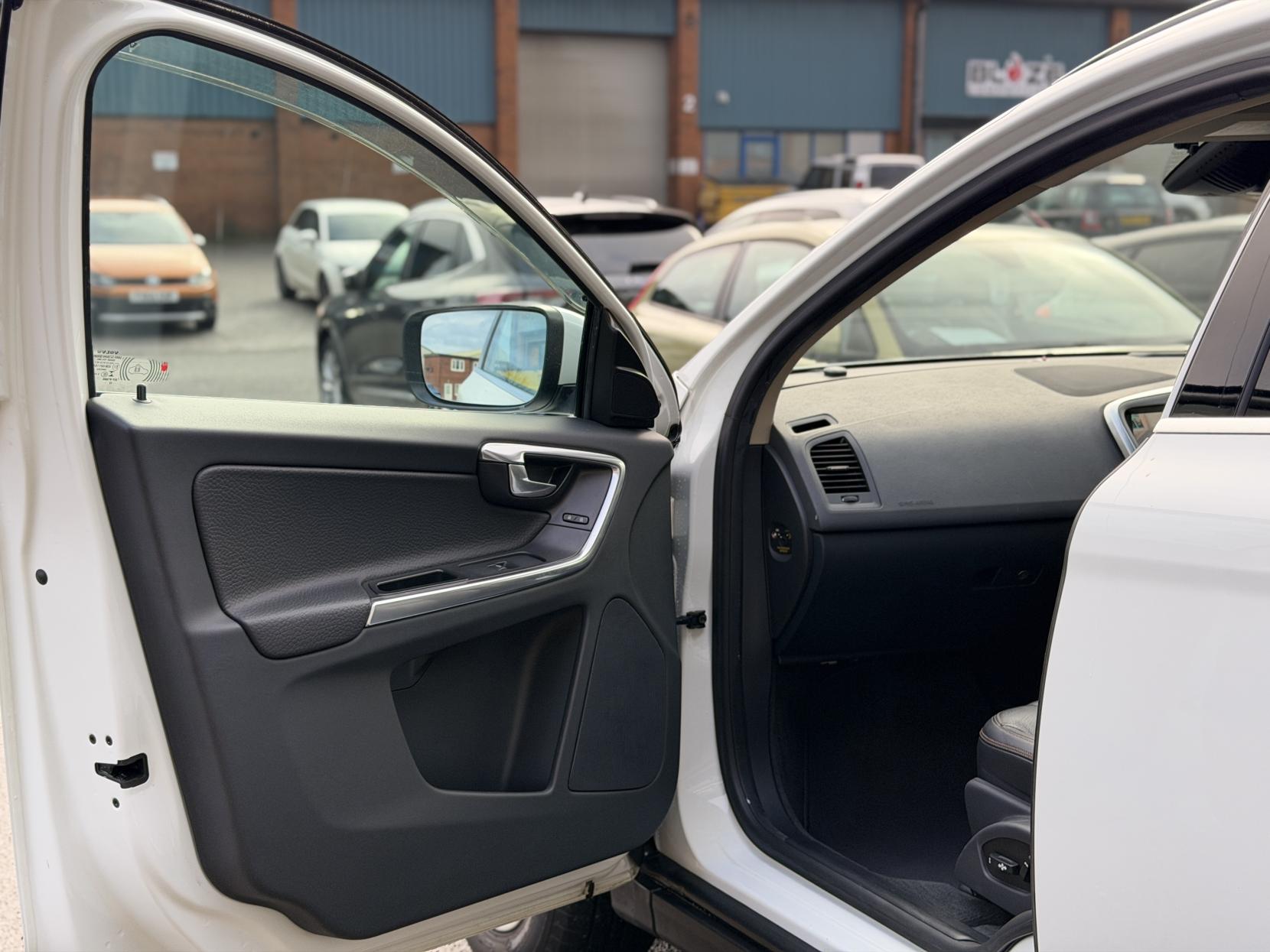 Volvo XC60 2.0 T5 SE Lux Nav SUV 5dr Petrol Auto Euro 6 (s/s) (245 ps)