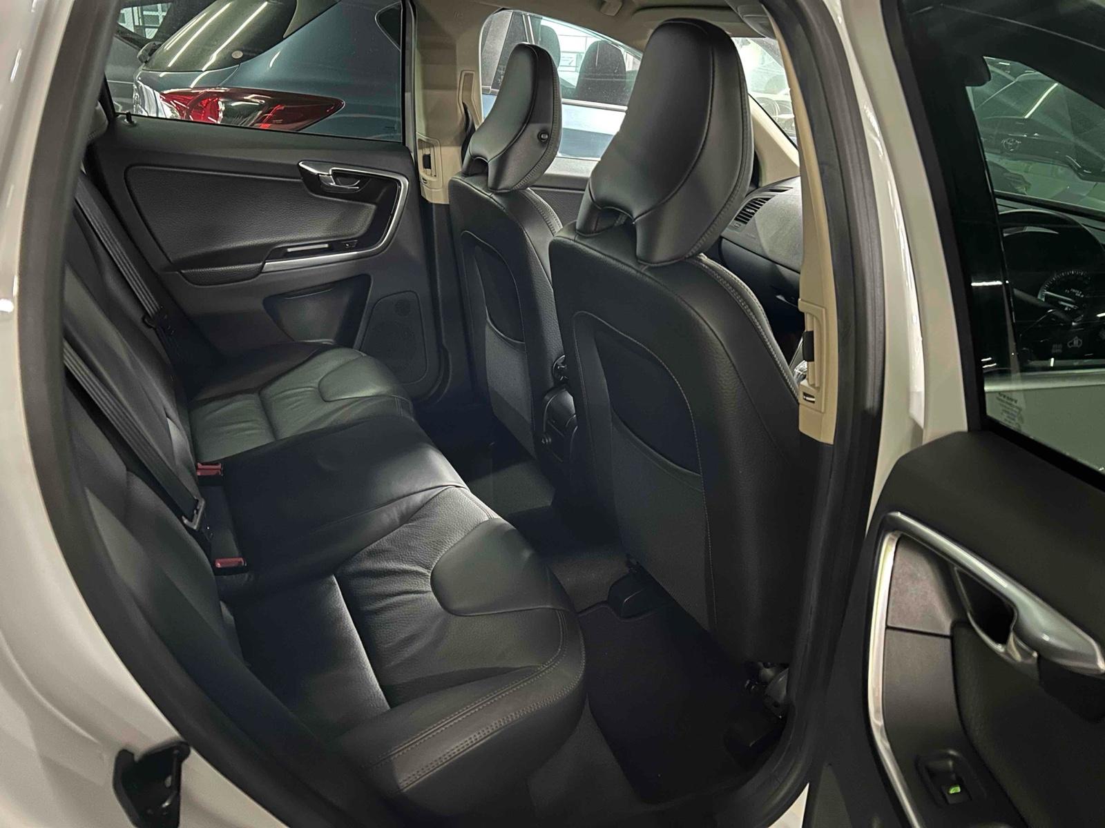 Volvo XC60 2.0 T5 SE Lux Nav SUV 5dr Petrol Auto Euro 6 (s/s) (245 ps)