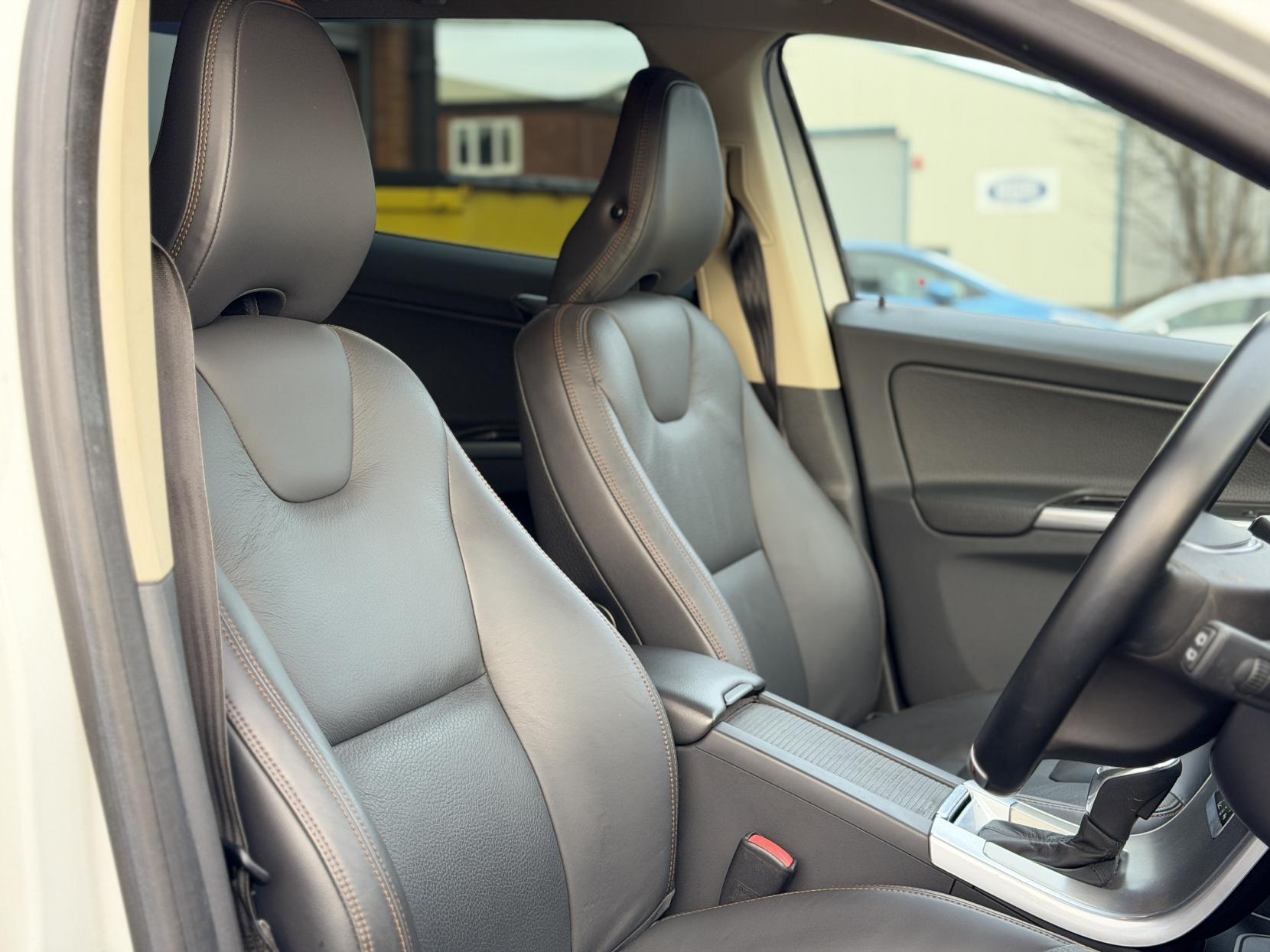 Volvo XC60 2.0 T5 SE Lux Nav SUV 5dr Petrol Auto Euro 6 (s/s) (245 ps)