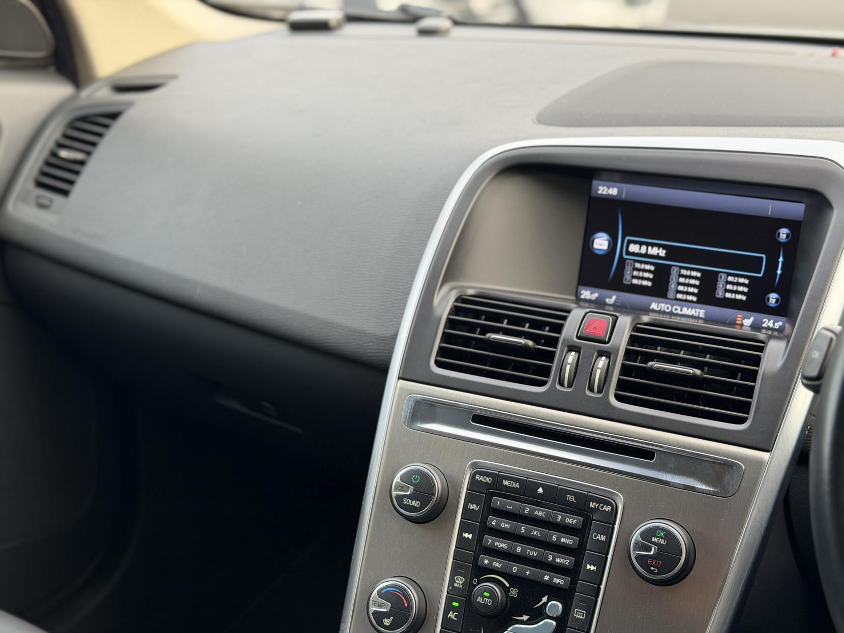 Volvo XC60 2.0 T5 SE Lux Nav SUV 5dr Petrol Auto Euro 6 (s/s) (245 ps)