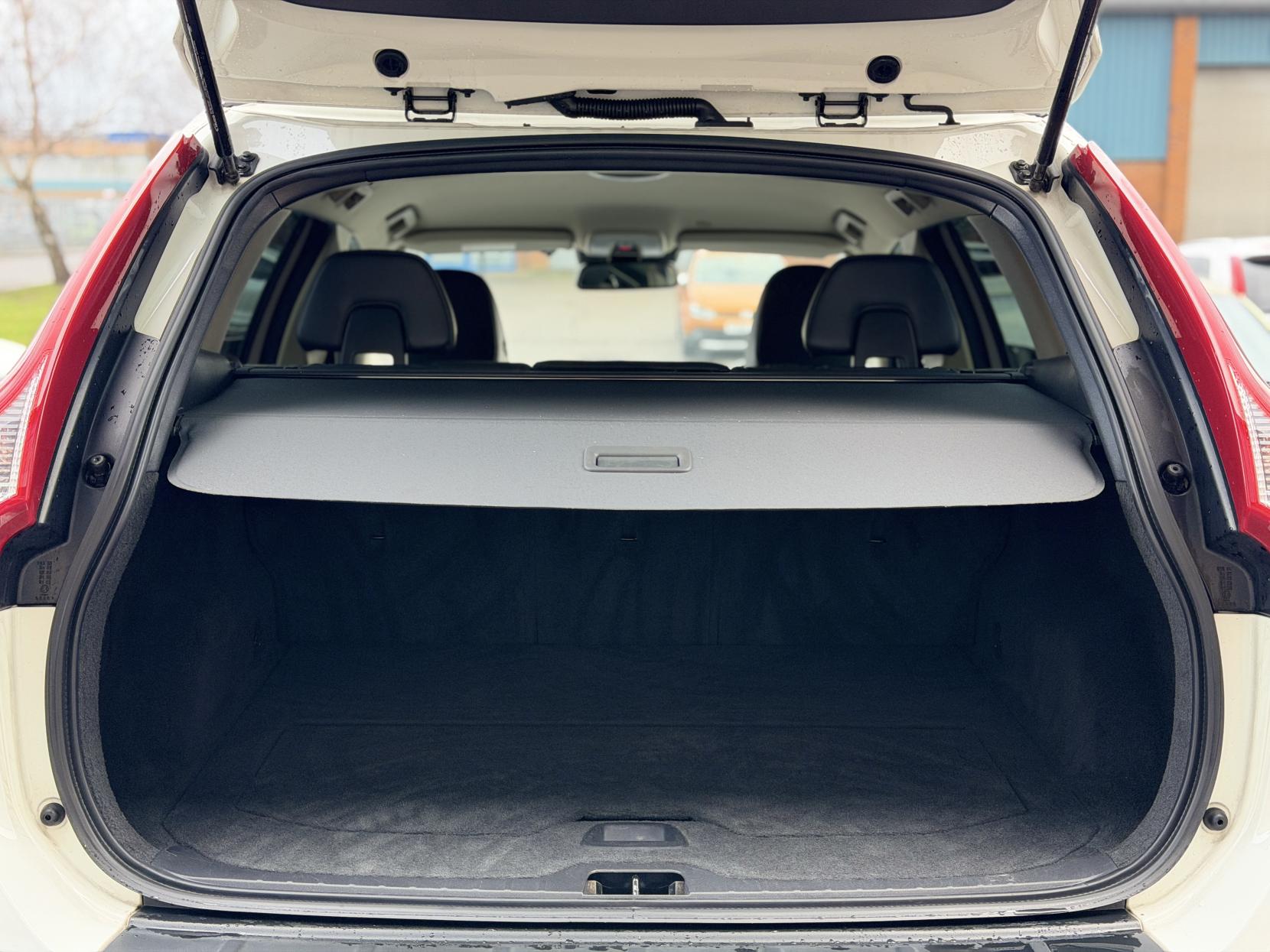 Volvo XC60 2.0 T5 SE Lux Nav SUV 5dr Petrol Auto Euro 6 (s/s) (245 ps)